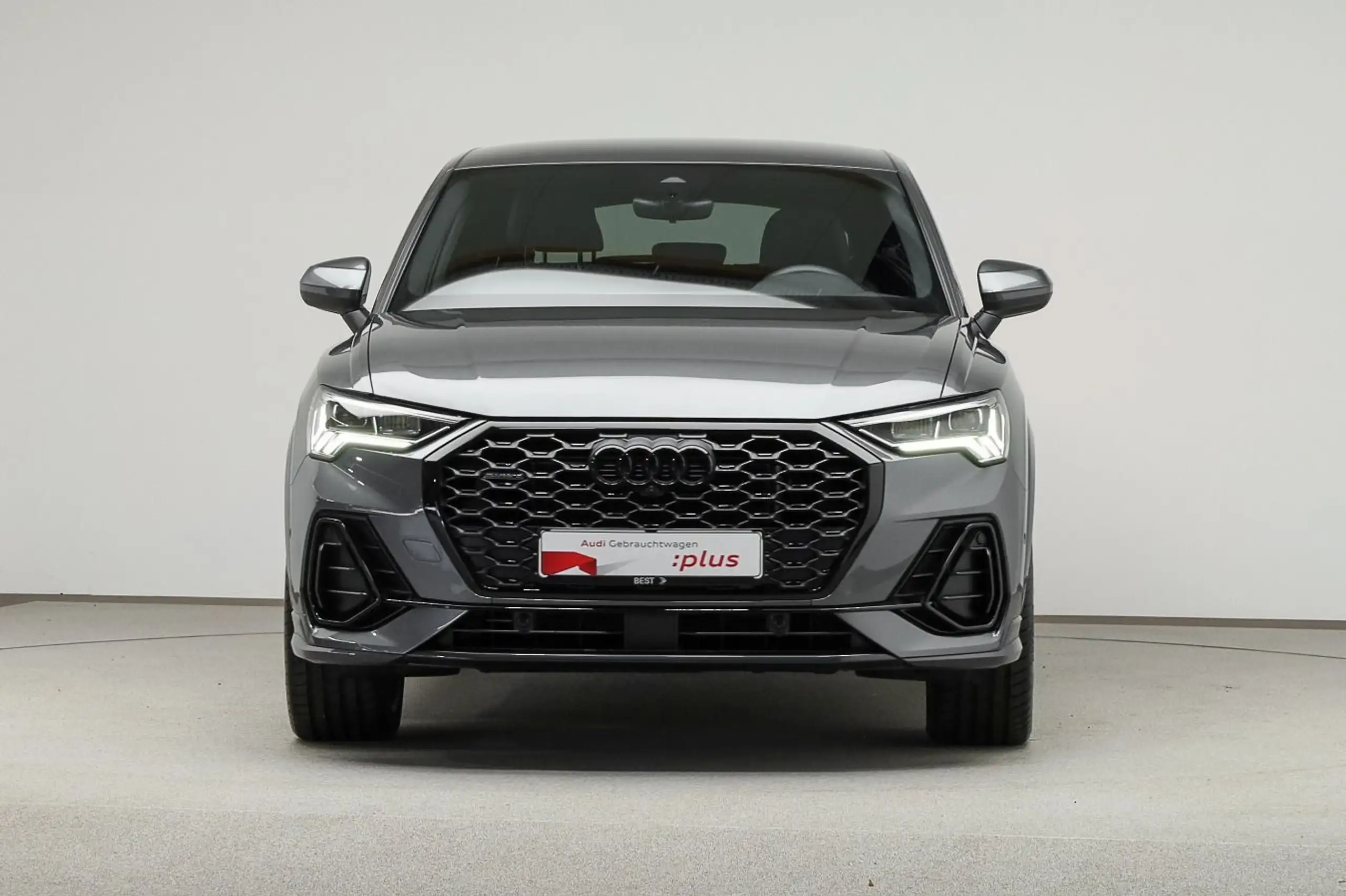 Audi - Q3