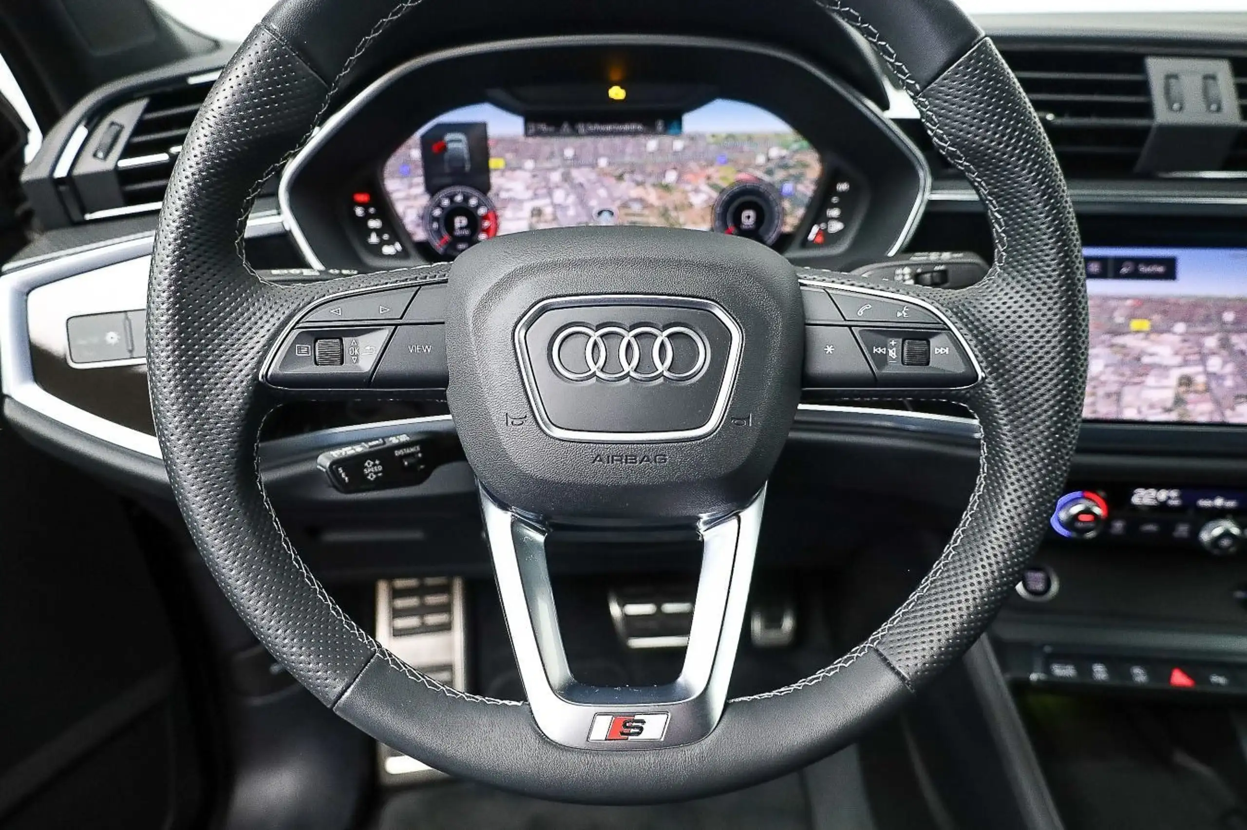 Audi - Q3