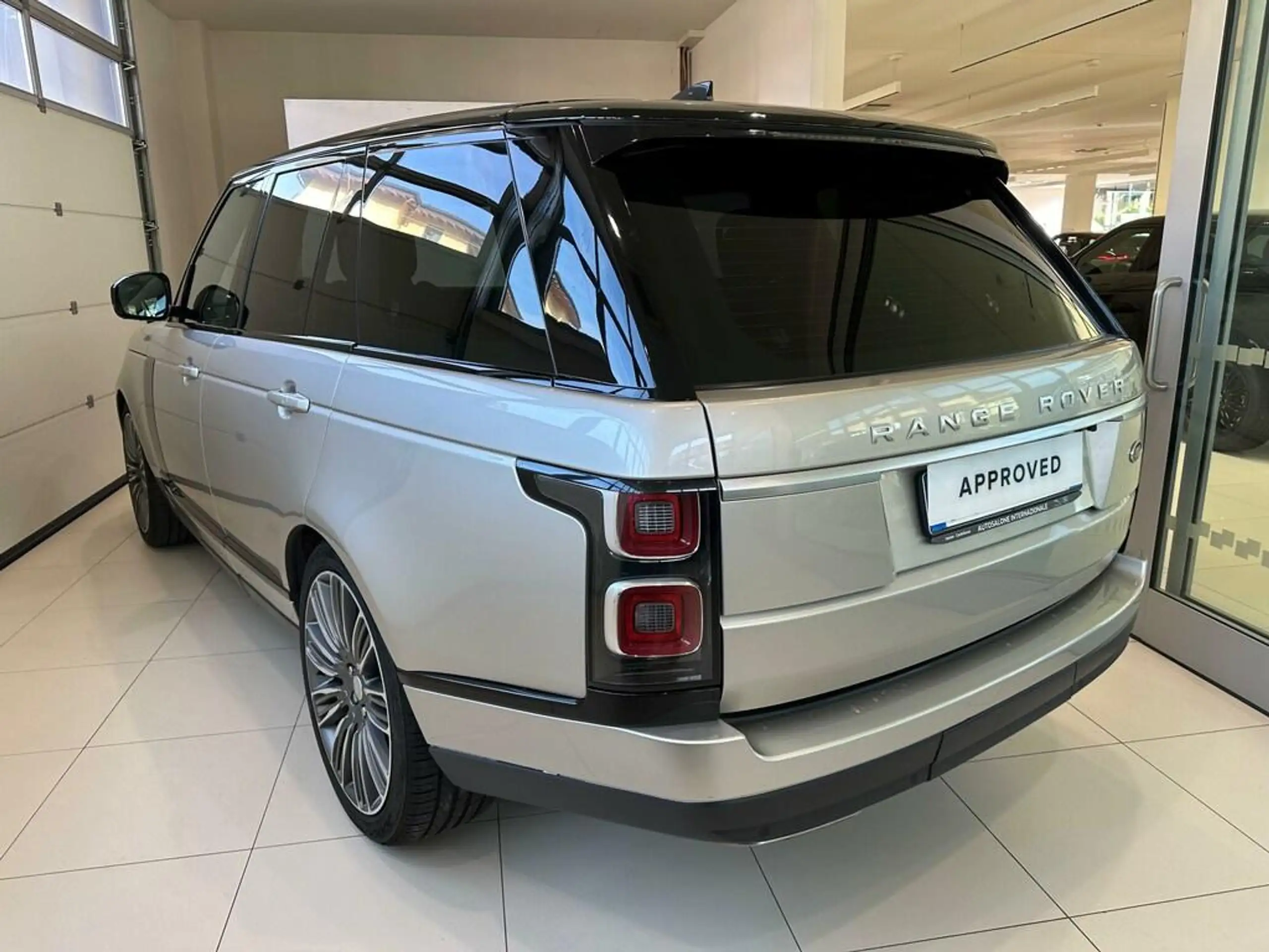 Land Rover - Range Rover