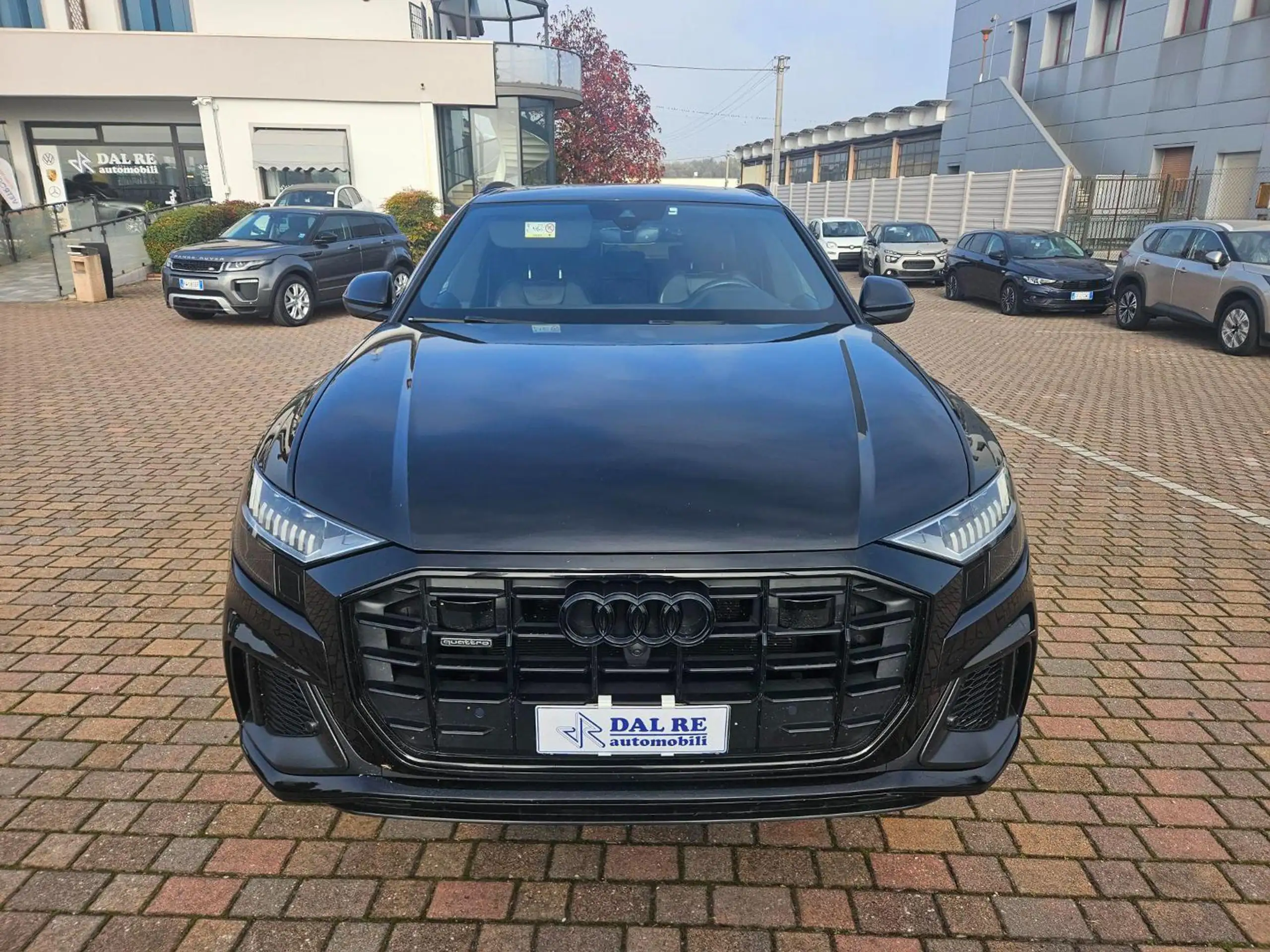 Audi - Q8