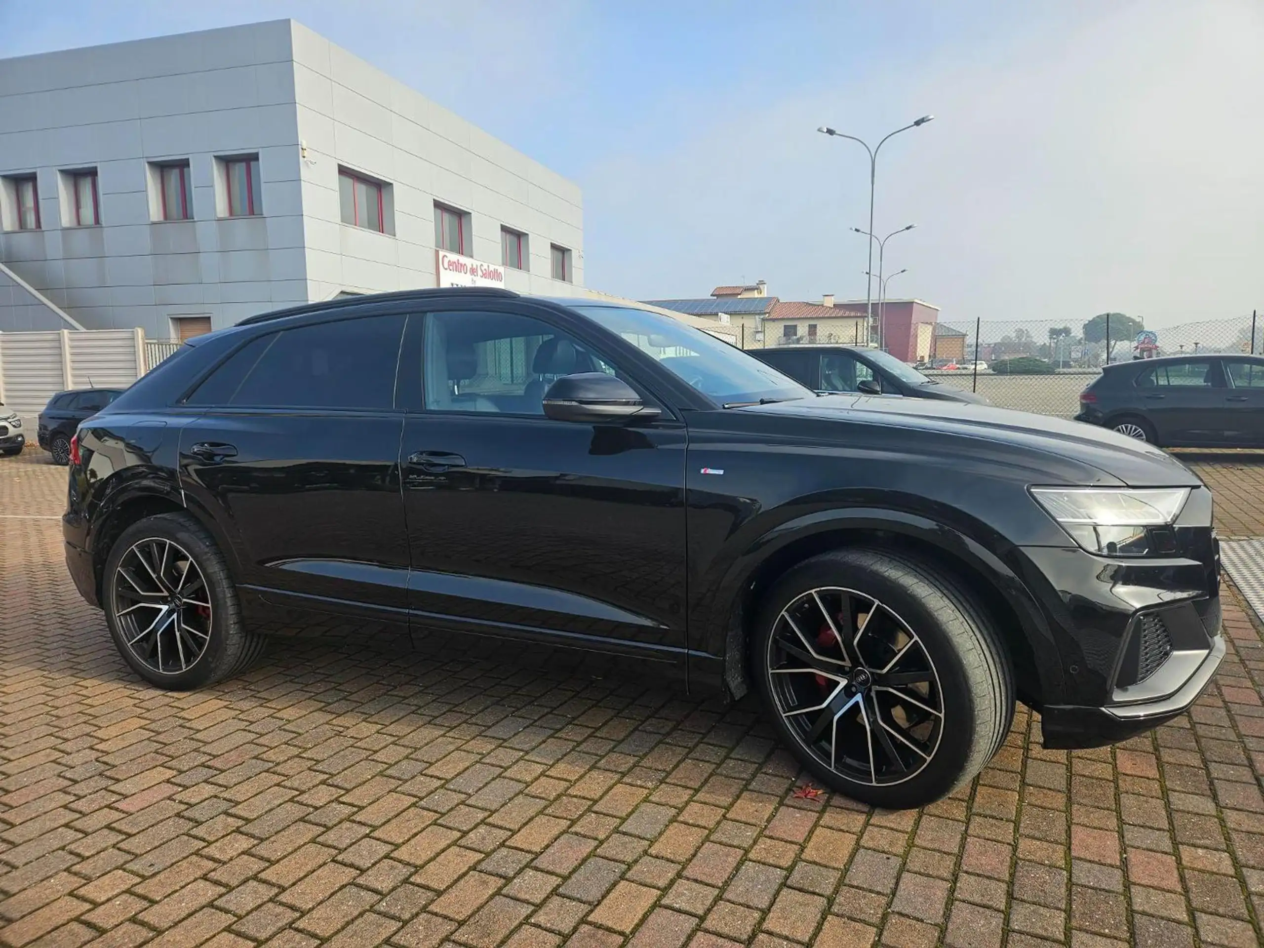 Audi - Q8