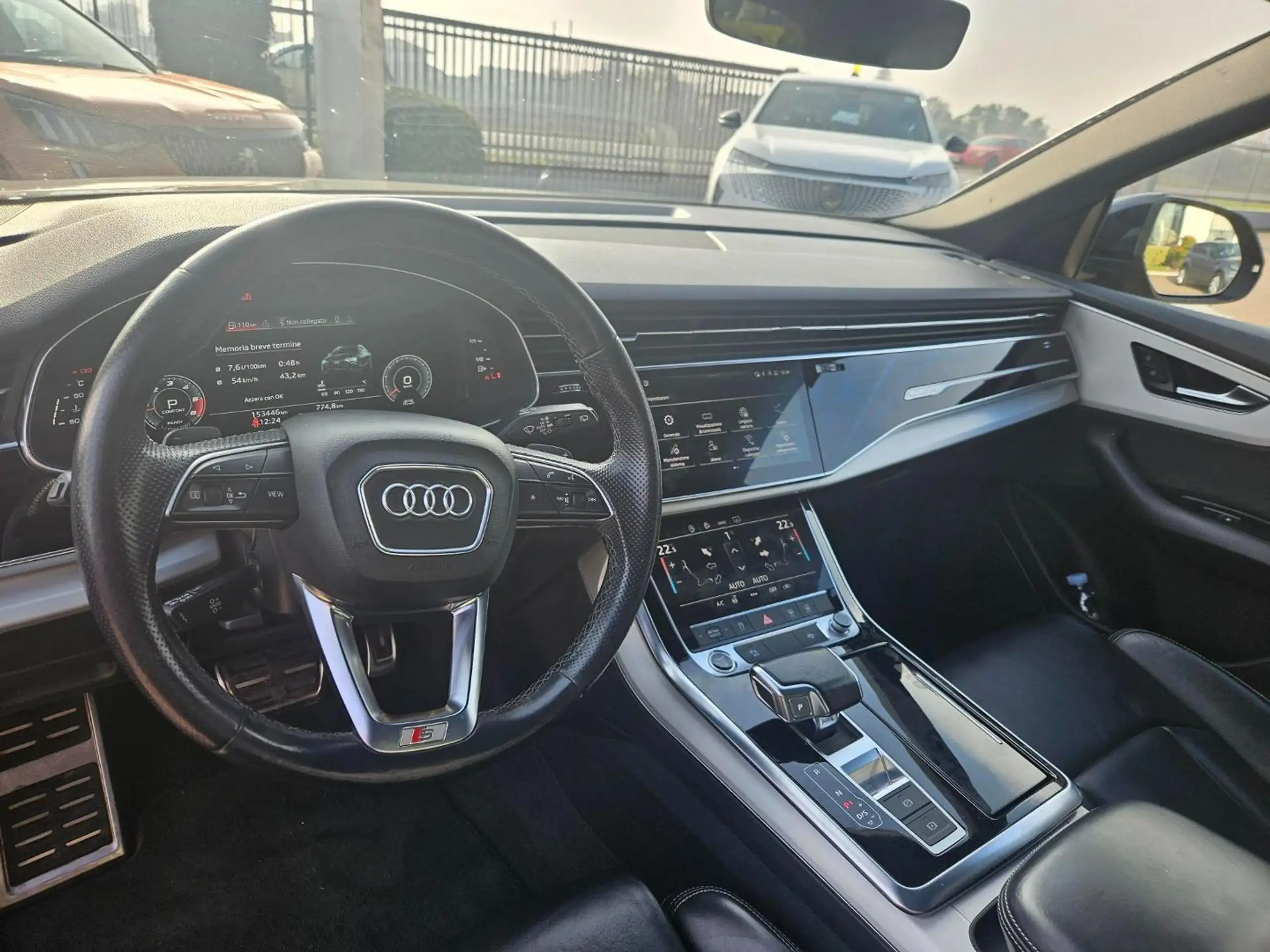 Audi - Q8