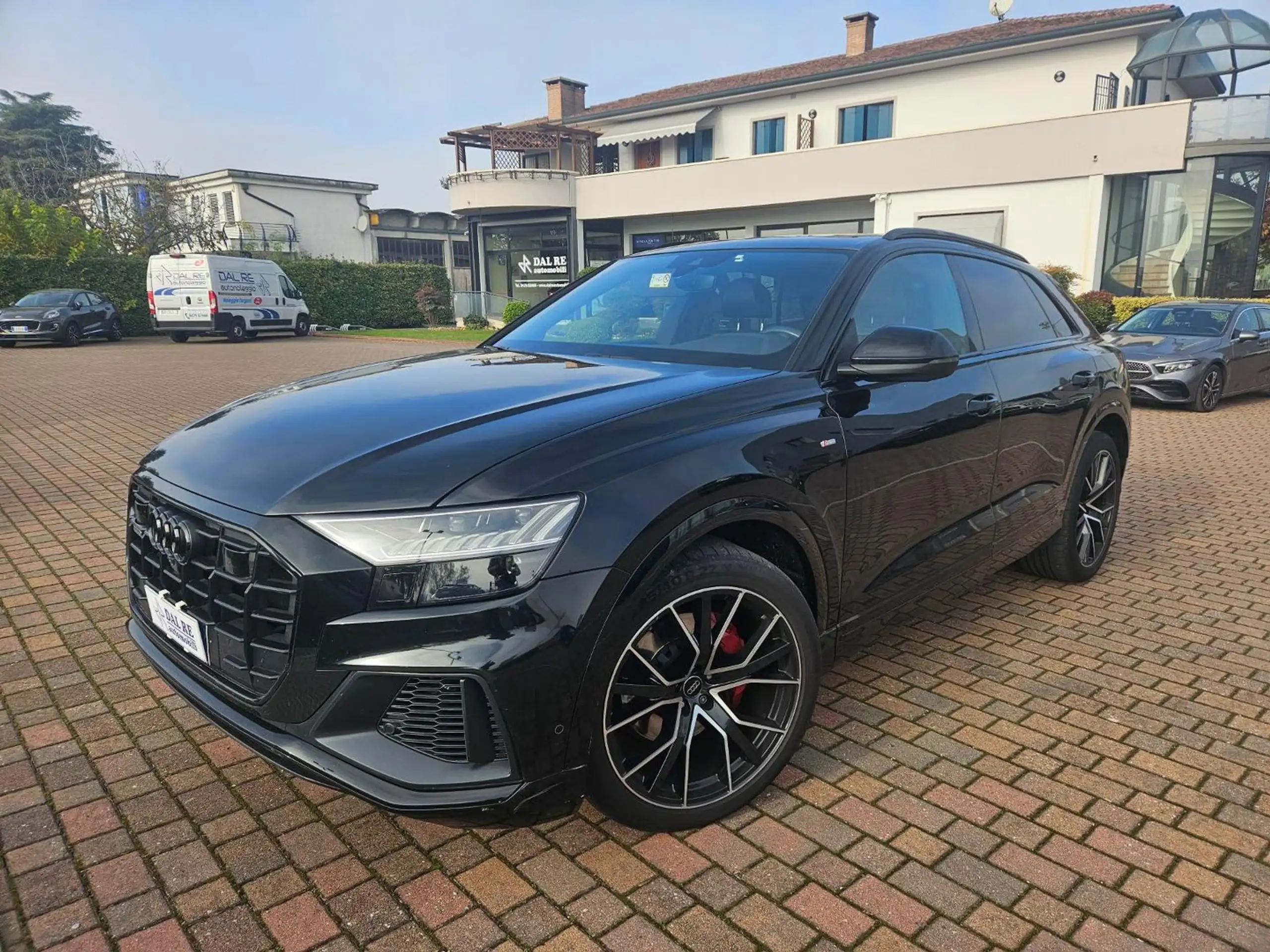 Audi - Q8