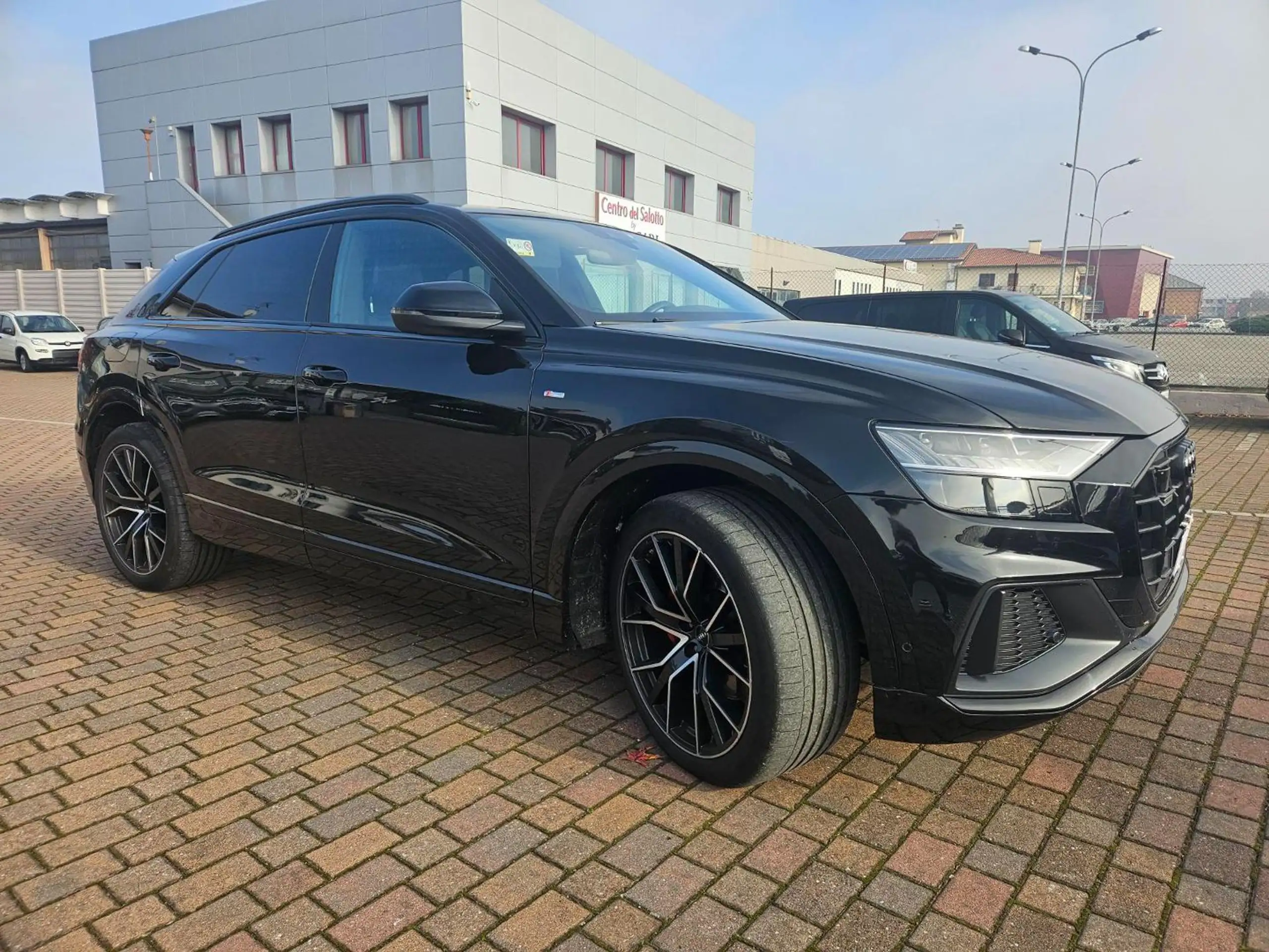 Audi - Q8