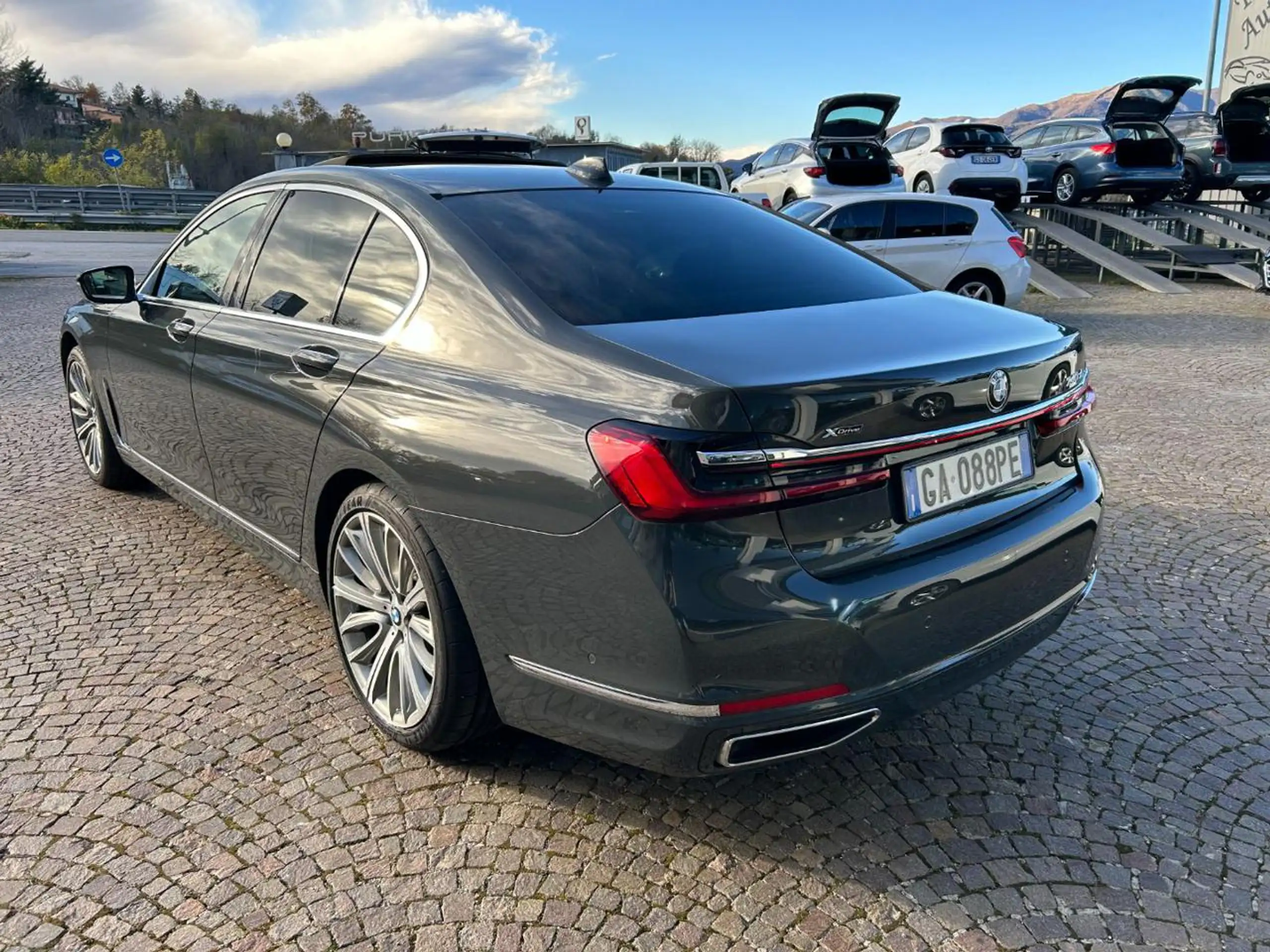 BMW - 740