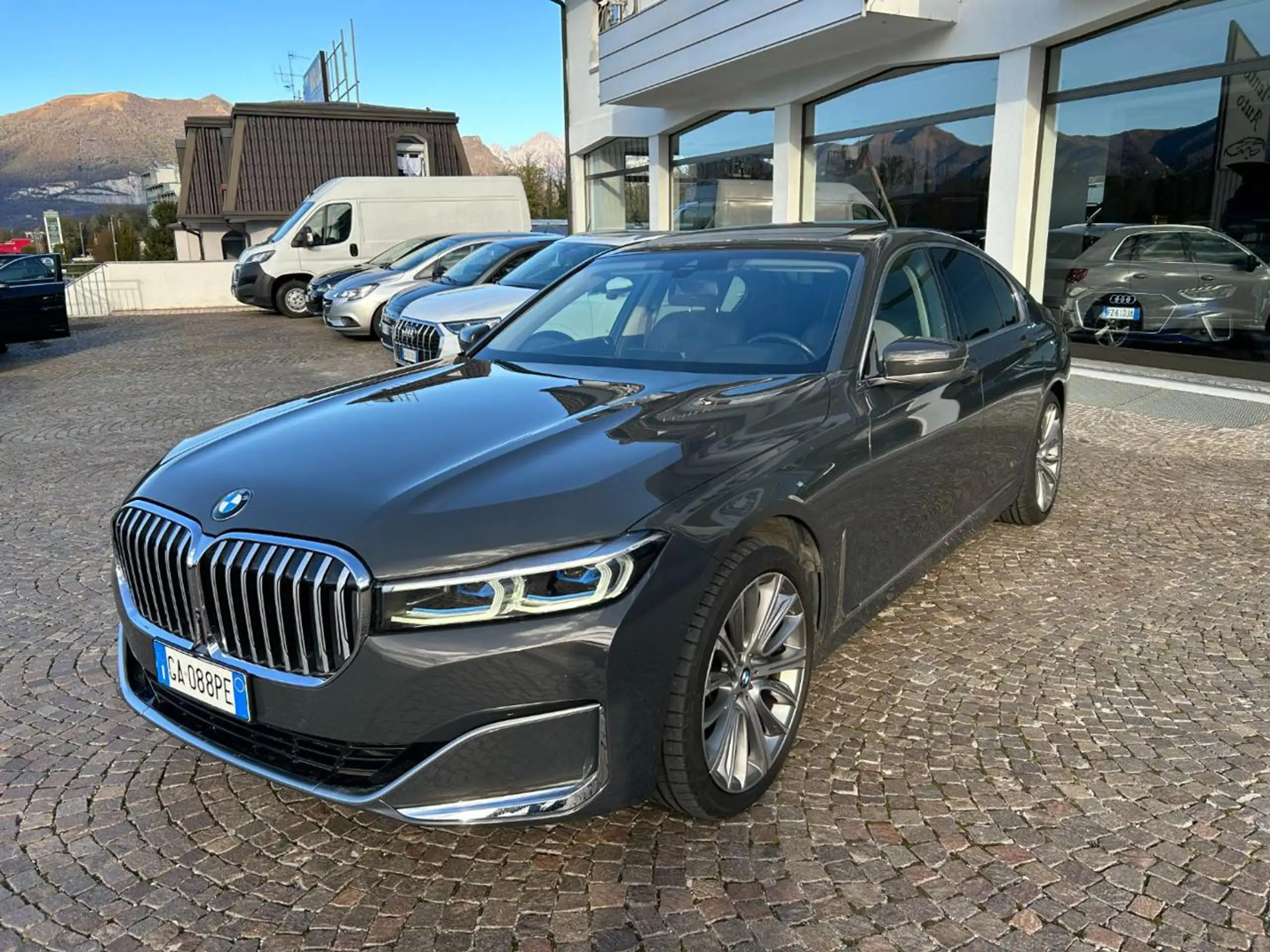 BMW - 740