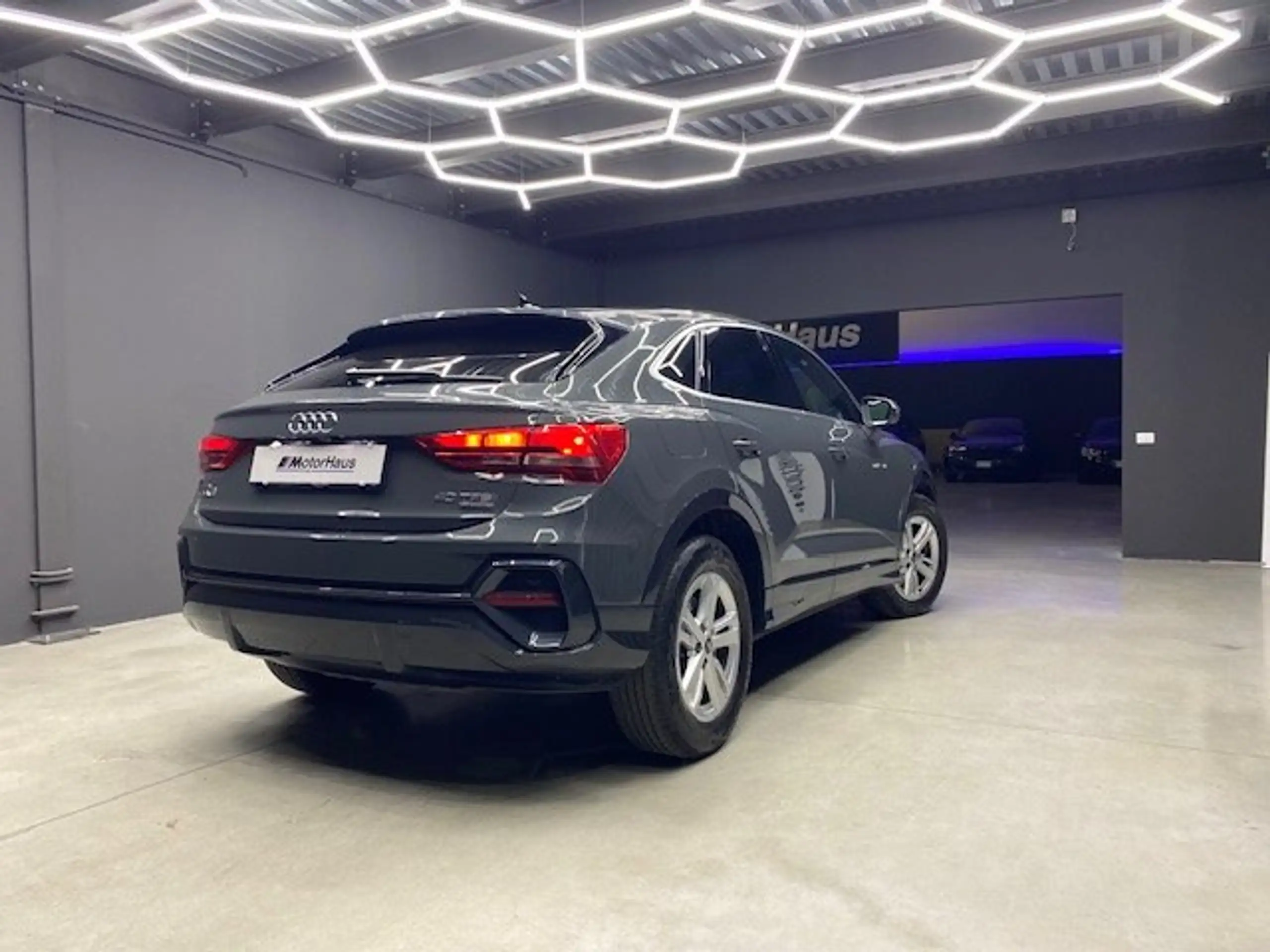 Audi - Q3