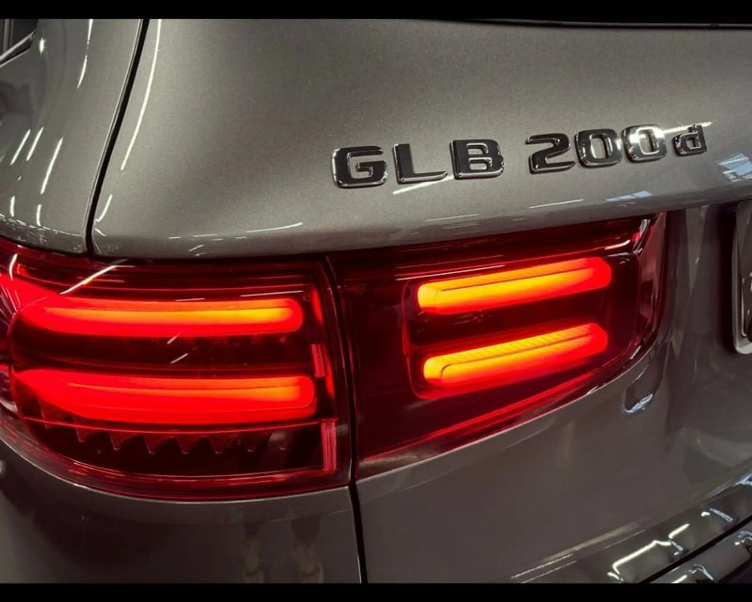 Mercedes-Benz - GLB 200