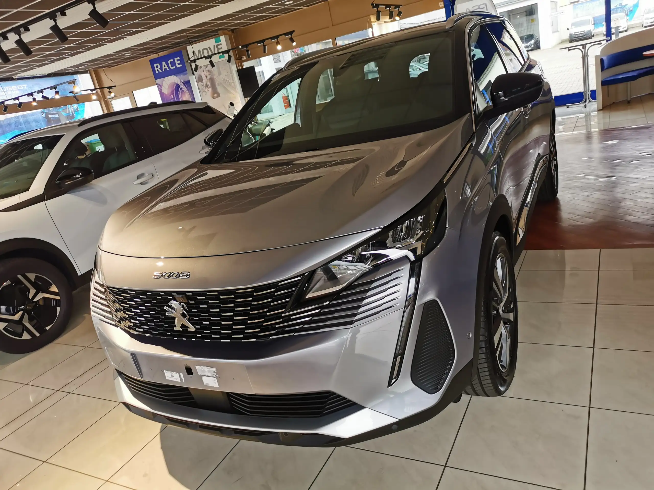 Peugeot - 5008