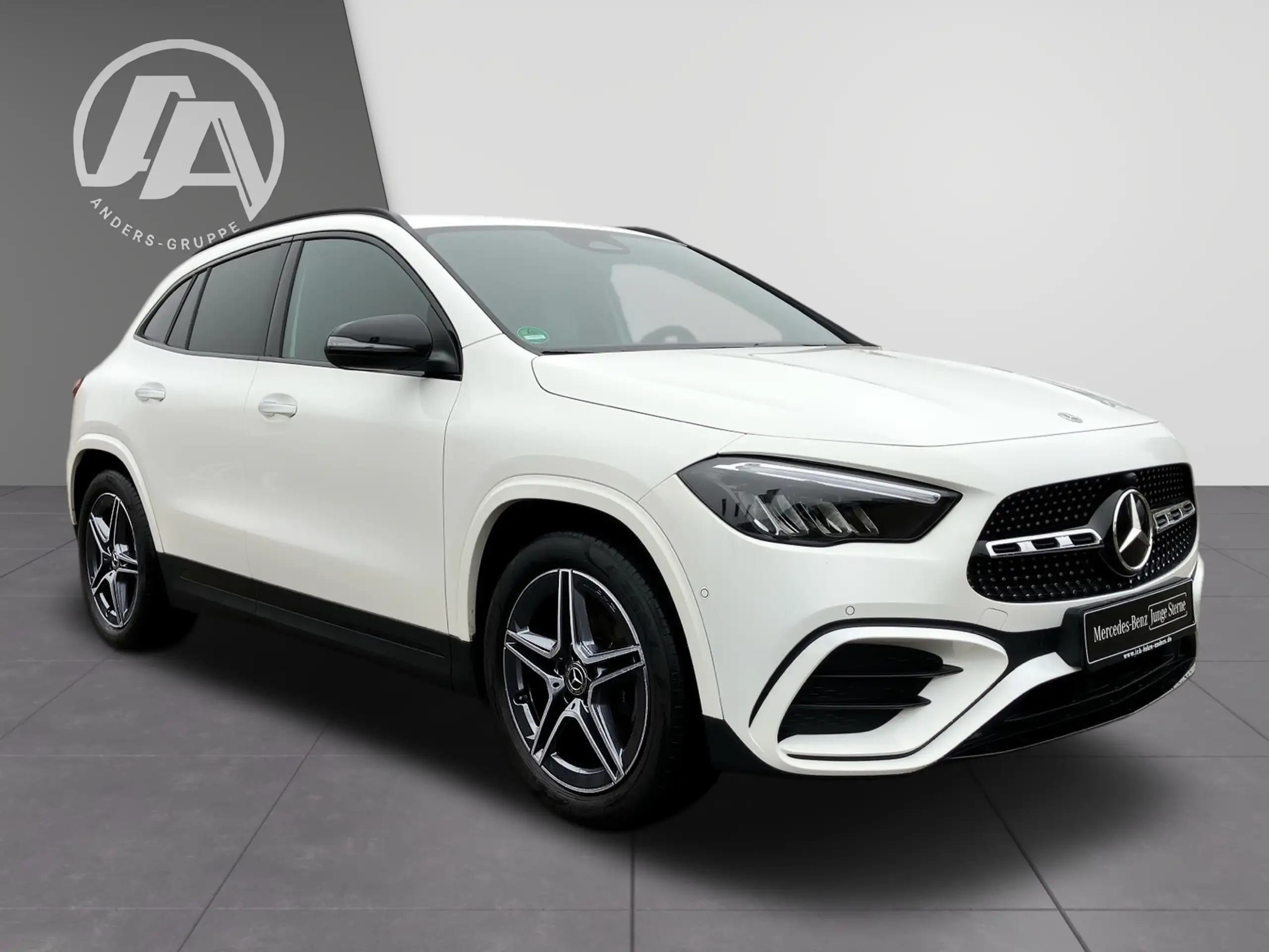 Mercedes-Benz - GLA 220