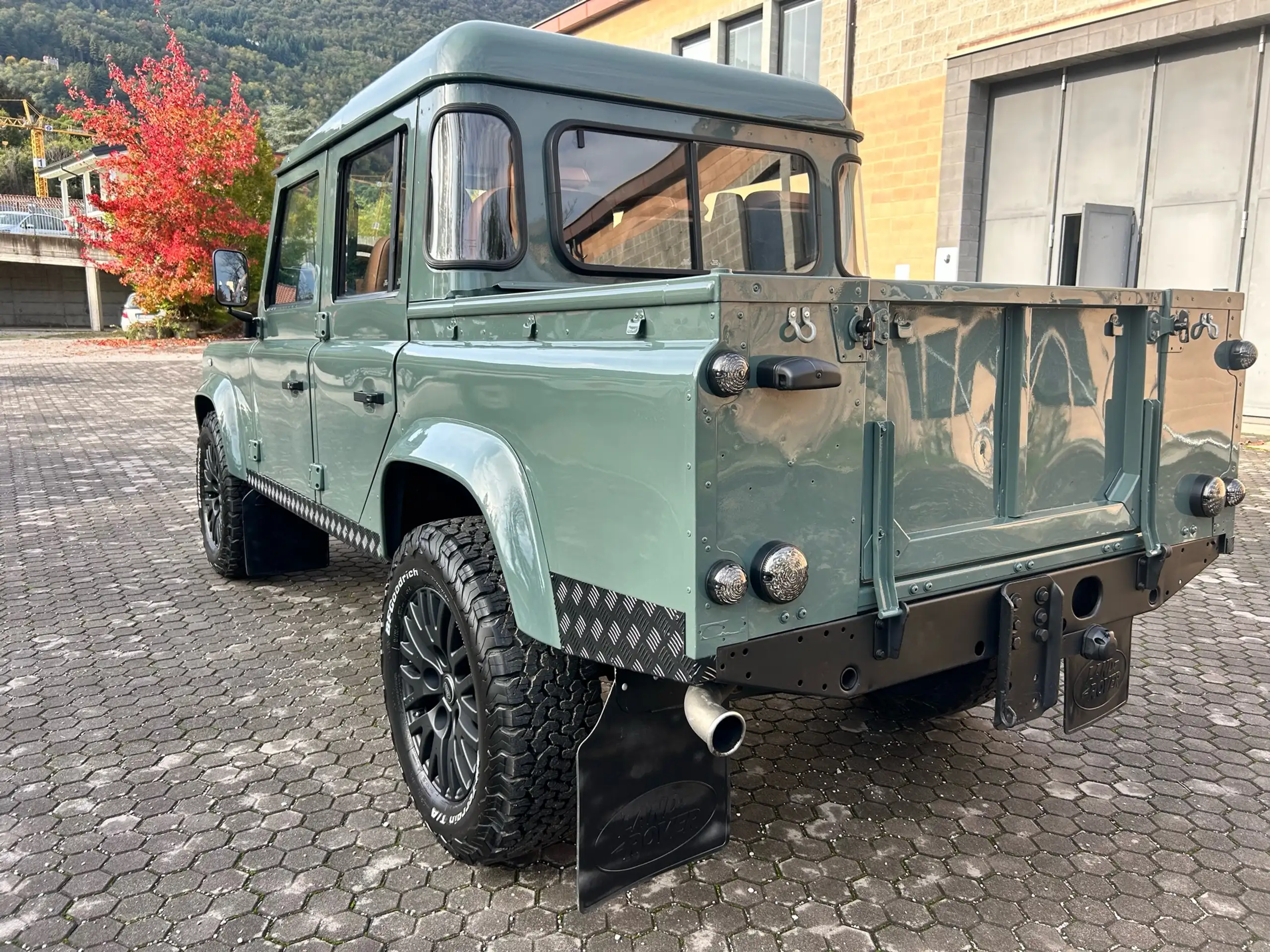 Land Rover - Defender