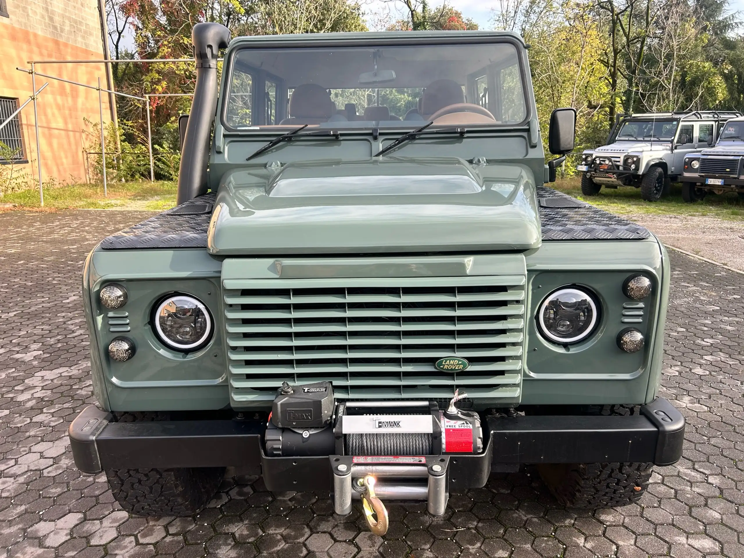 Land Rover - Defender