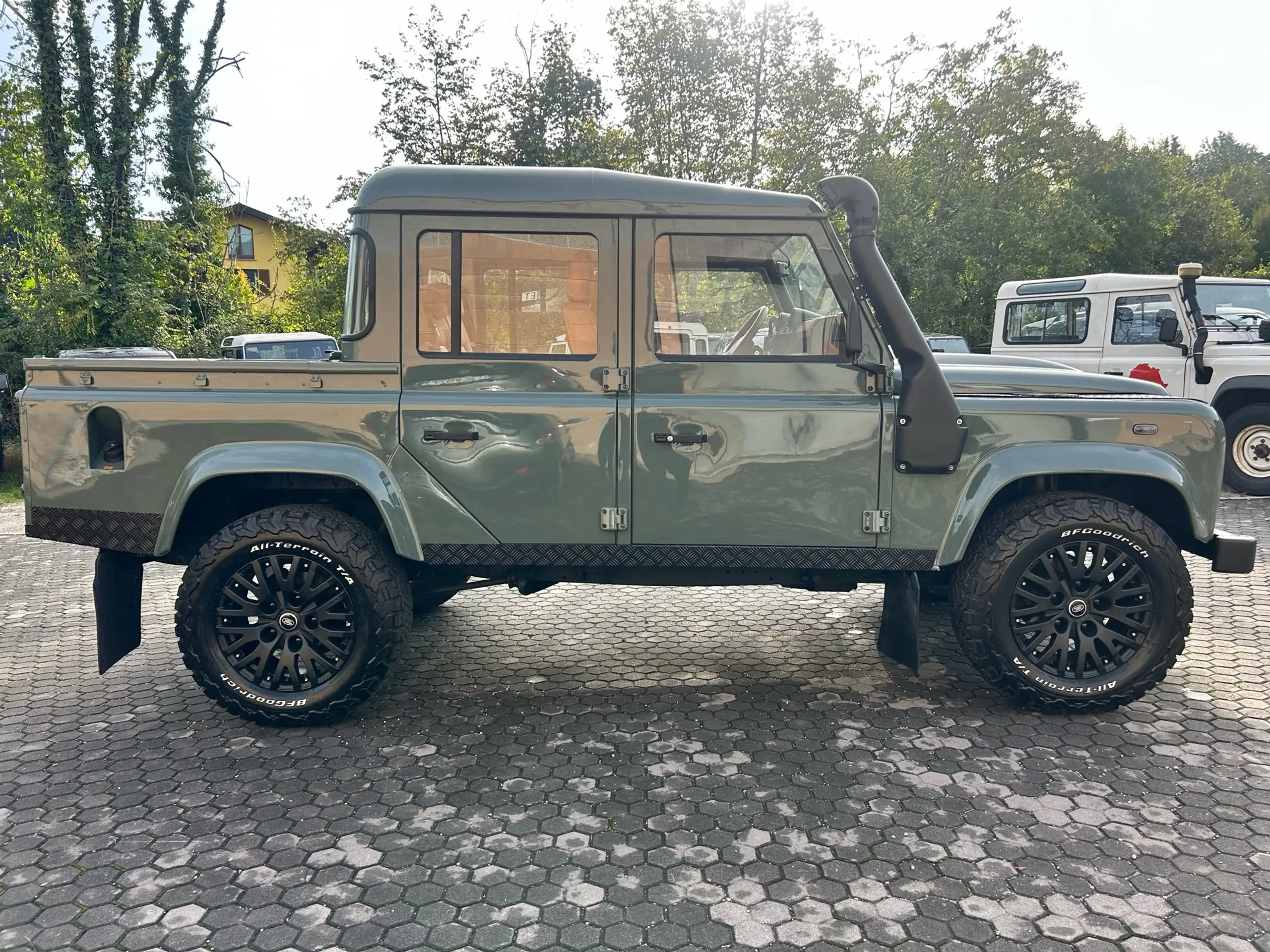 Land Rover - Defender