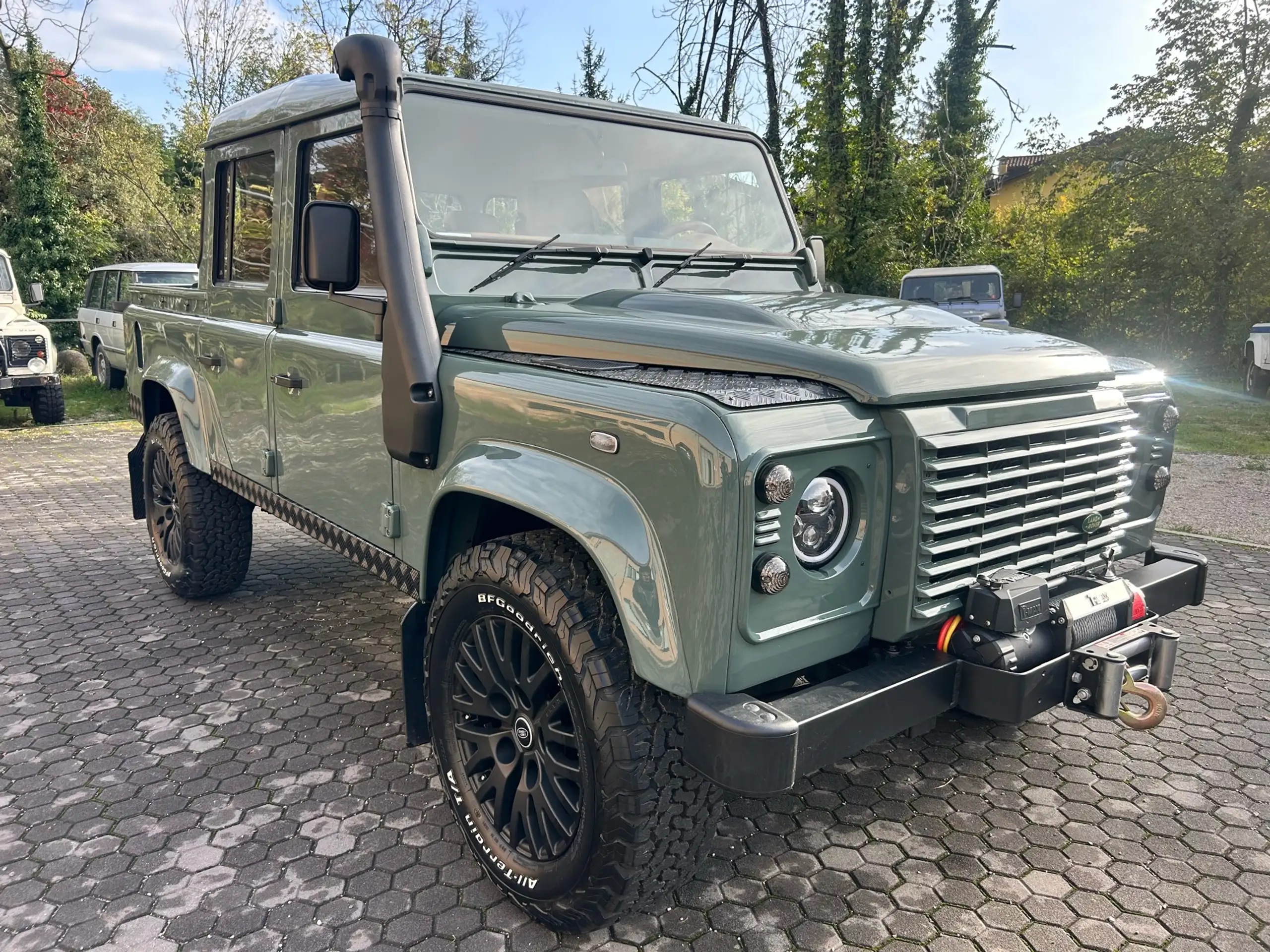 Land Rover - Defender