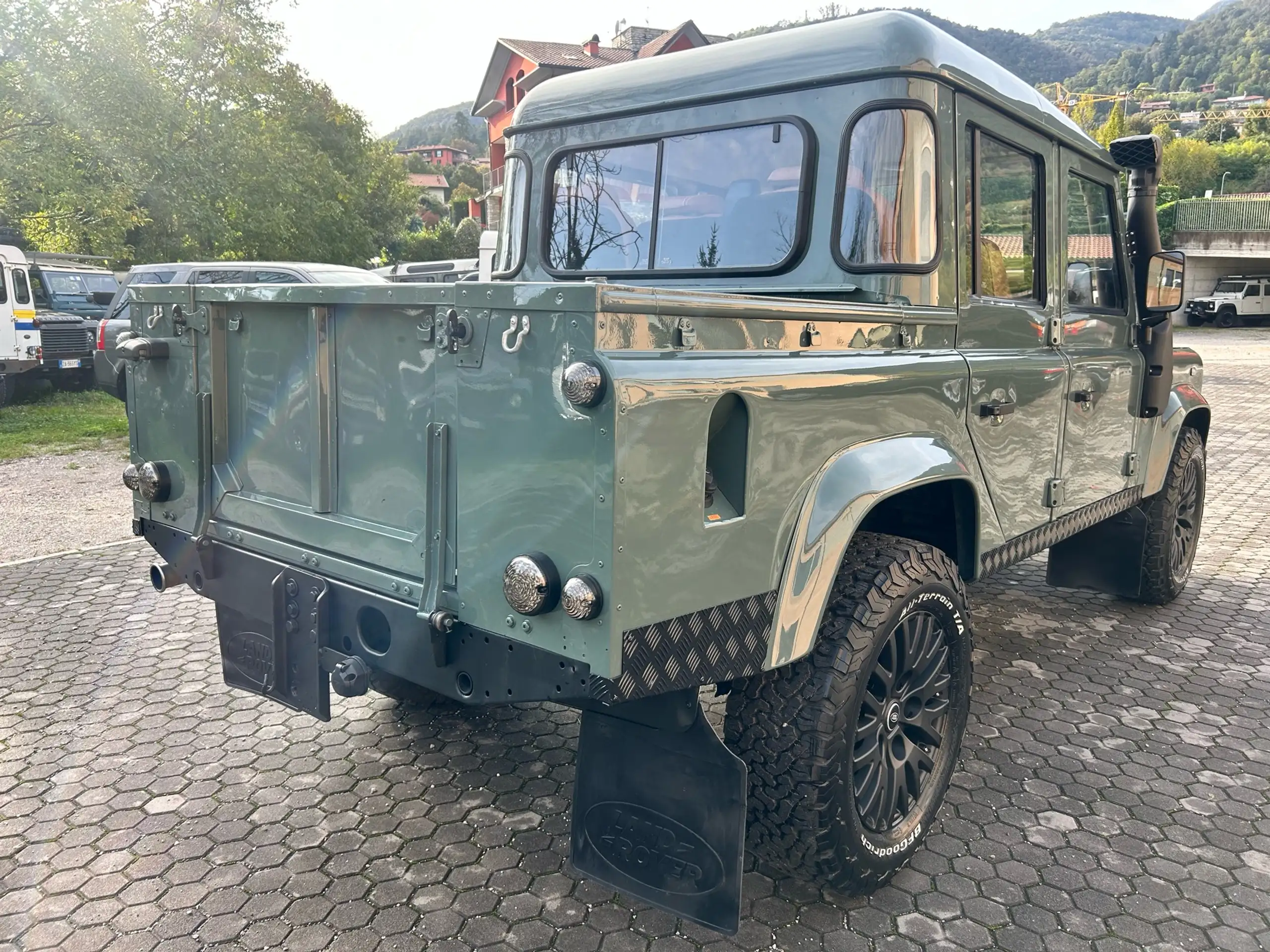 Land Rover - Defender