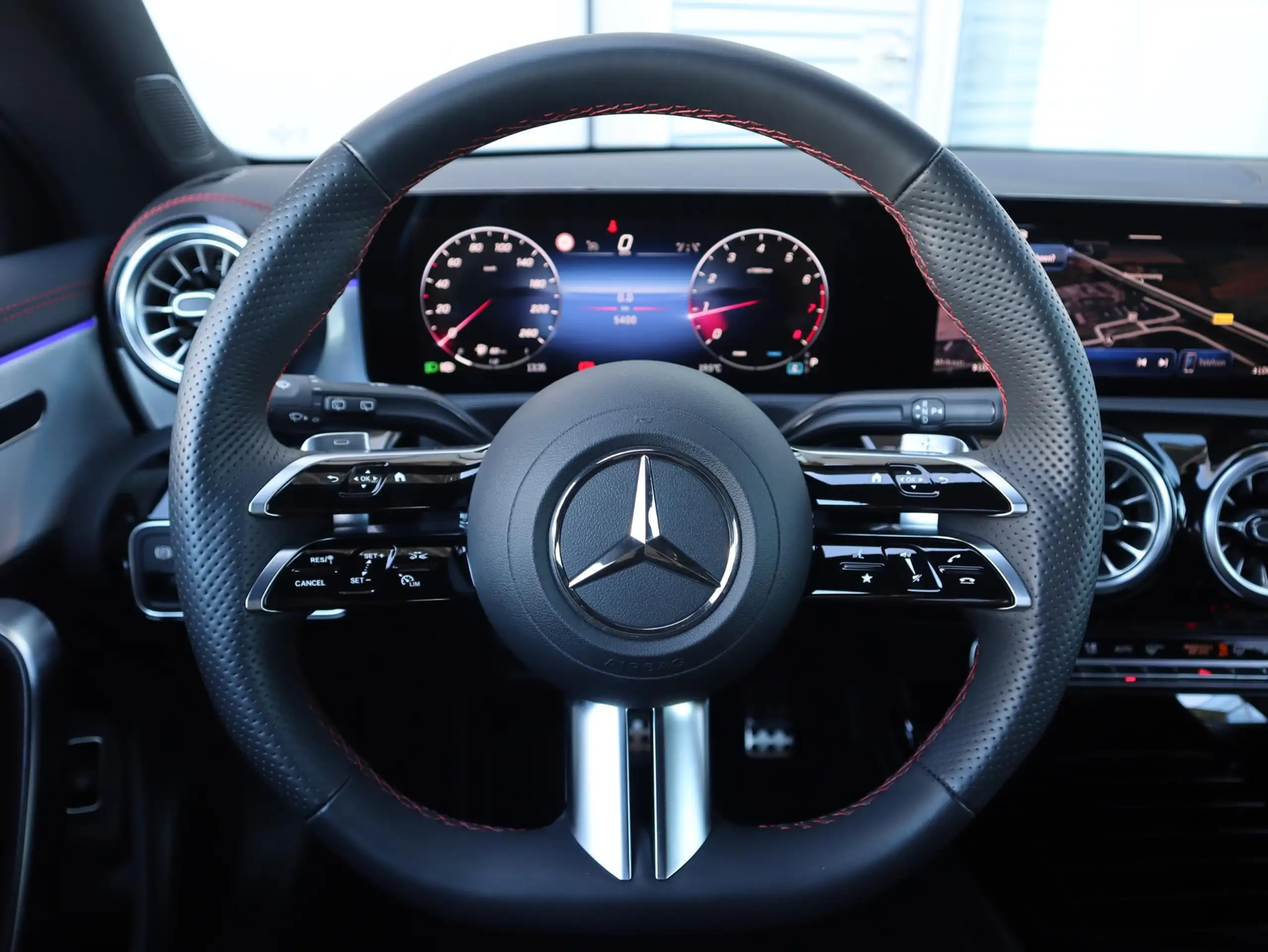 Mercedes-Benz - CLA 200