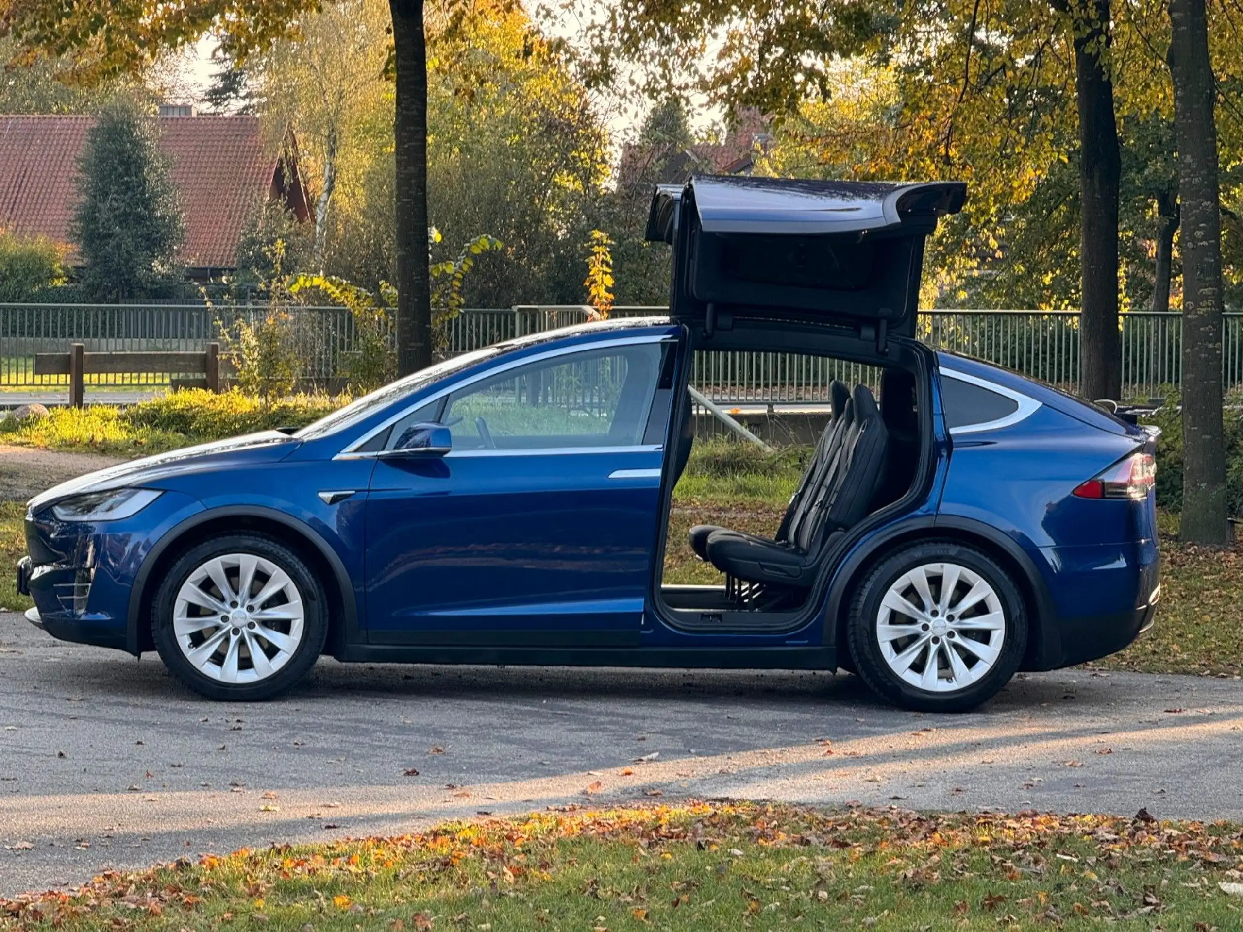 Tesla - Model X