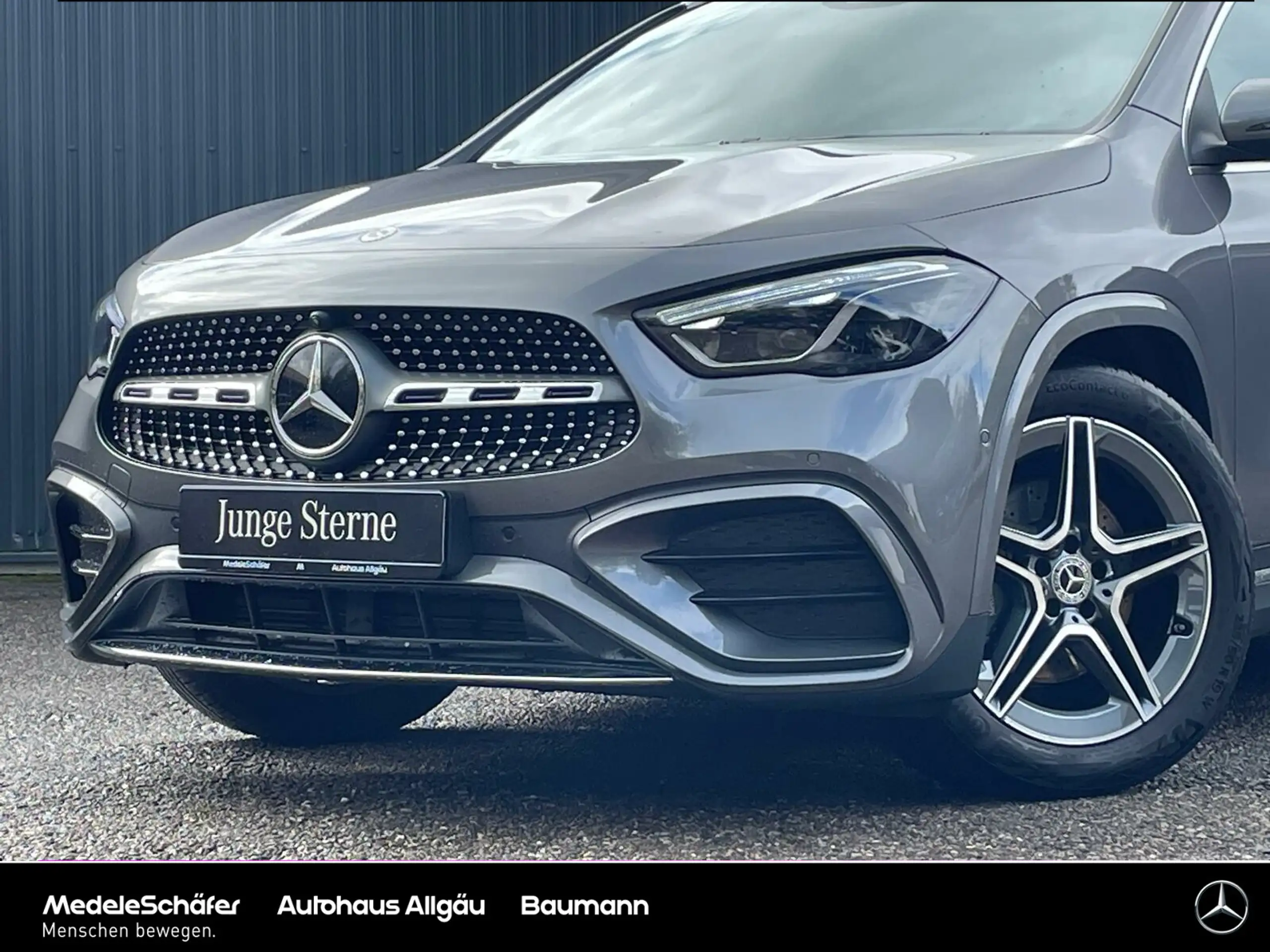 Mercedes-Benz - GLA 220