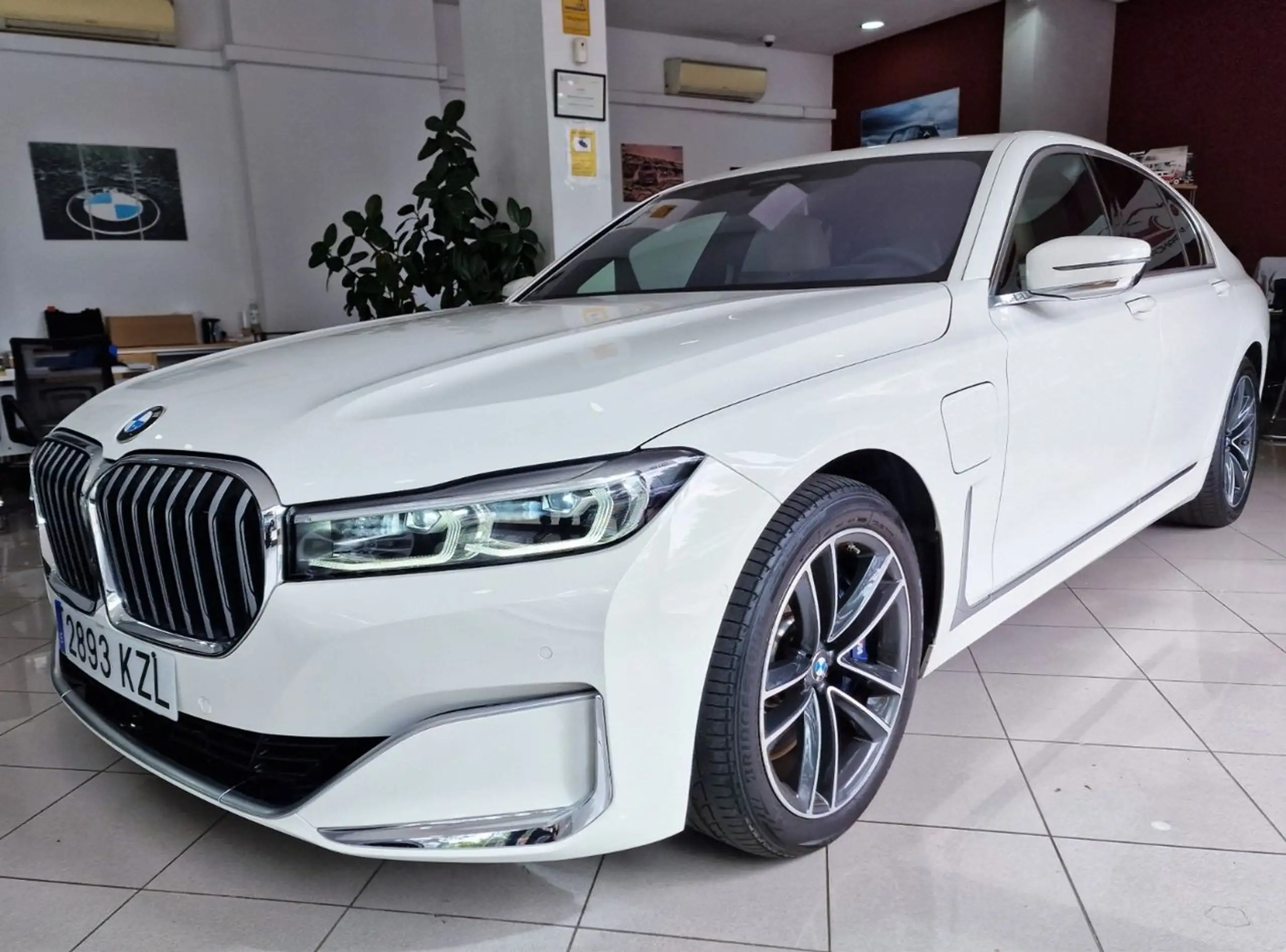 BMW - 745