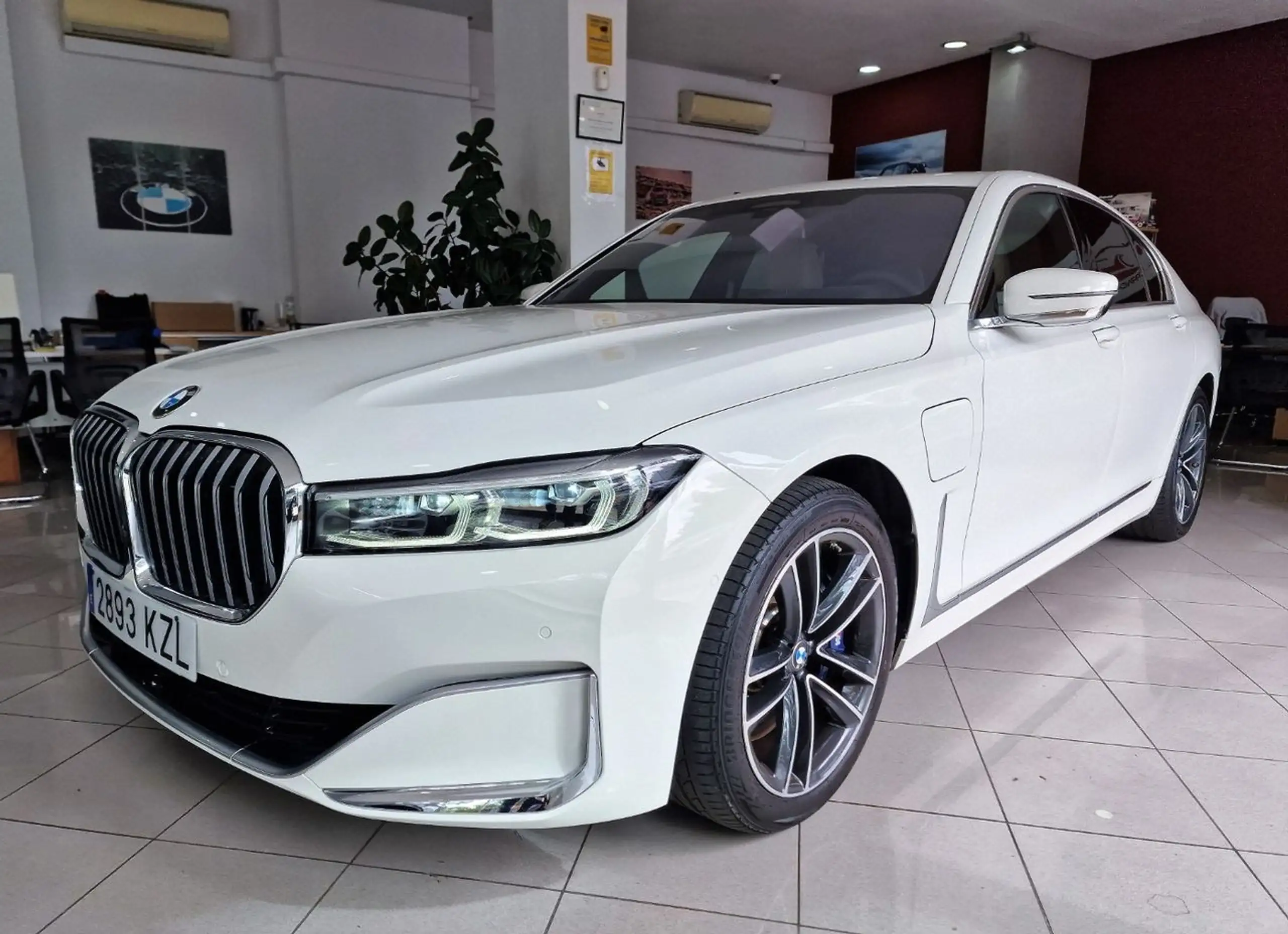 BMW - 745