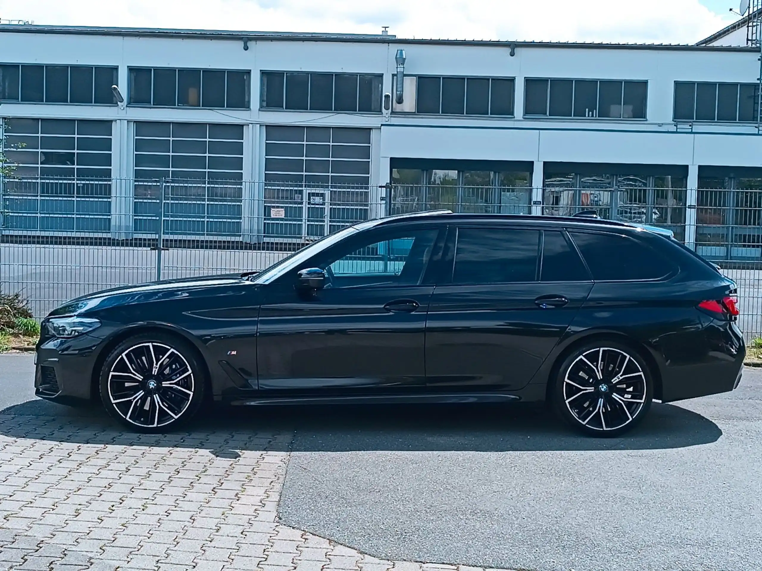 BMW - 530