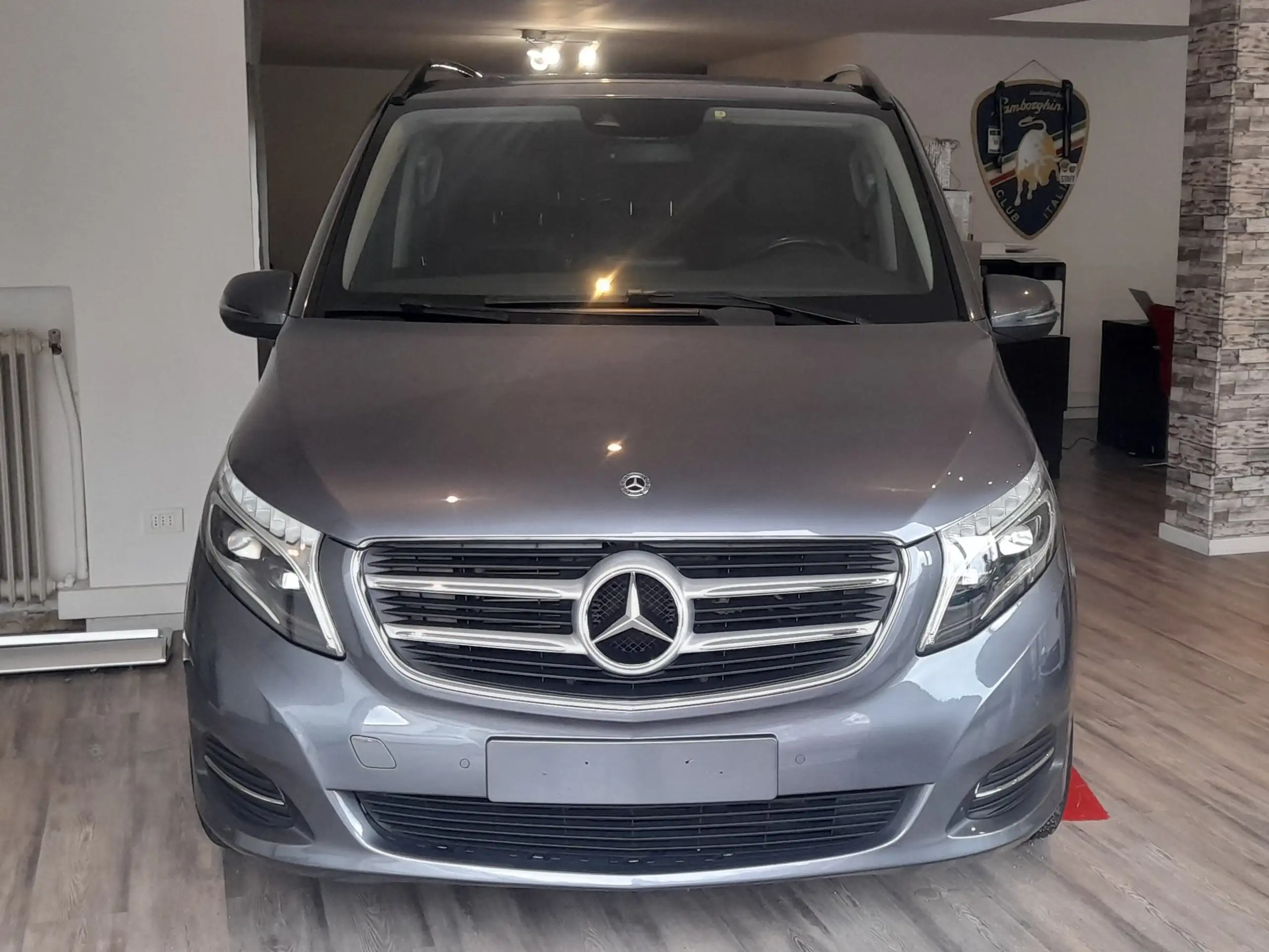 Mercedes-Benz - V 250