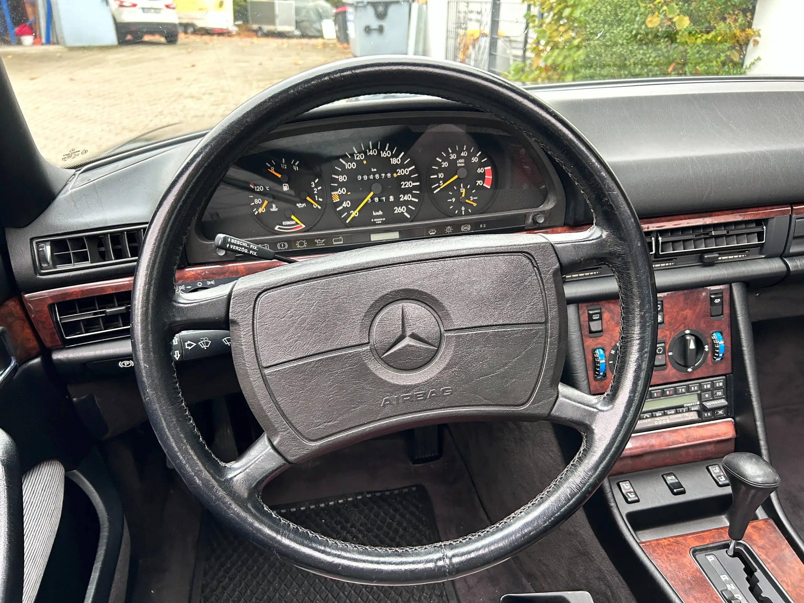 Mercedes-Benz - 560