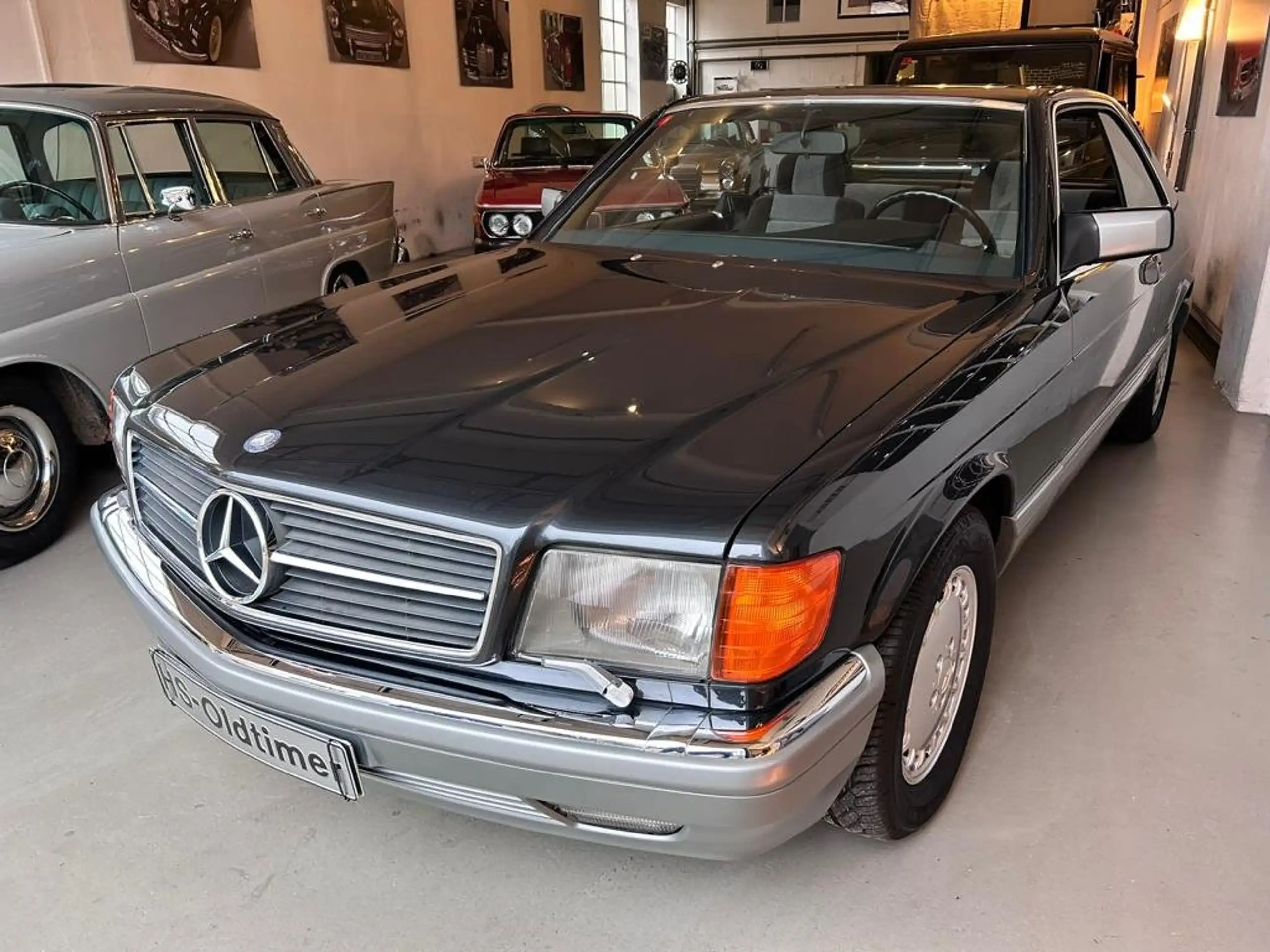 Mercedes-Benz - 560