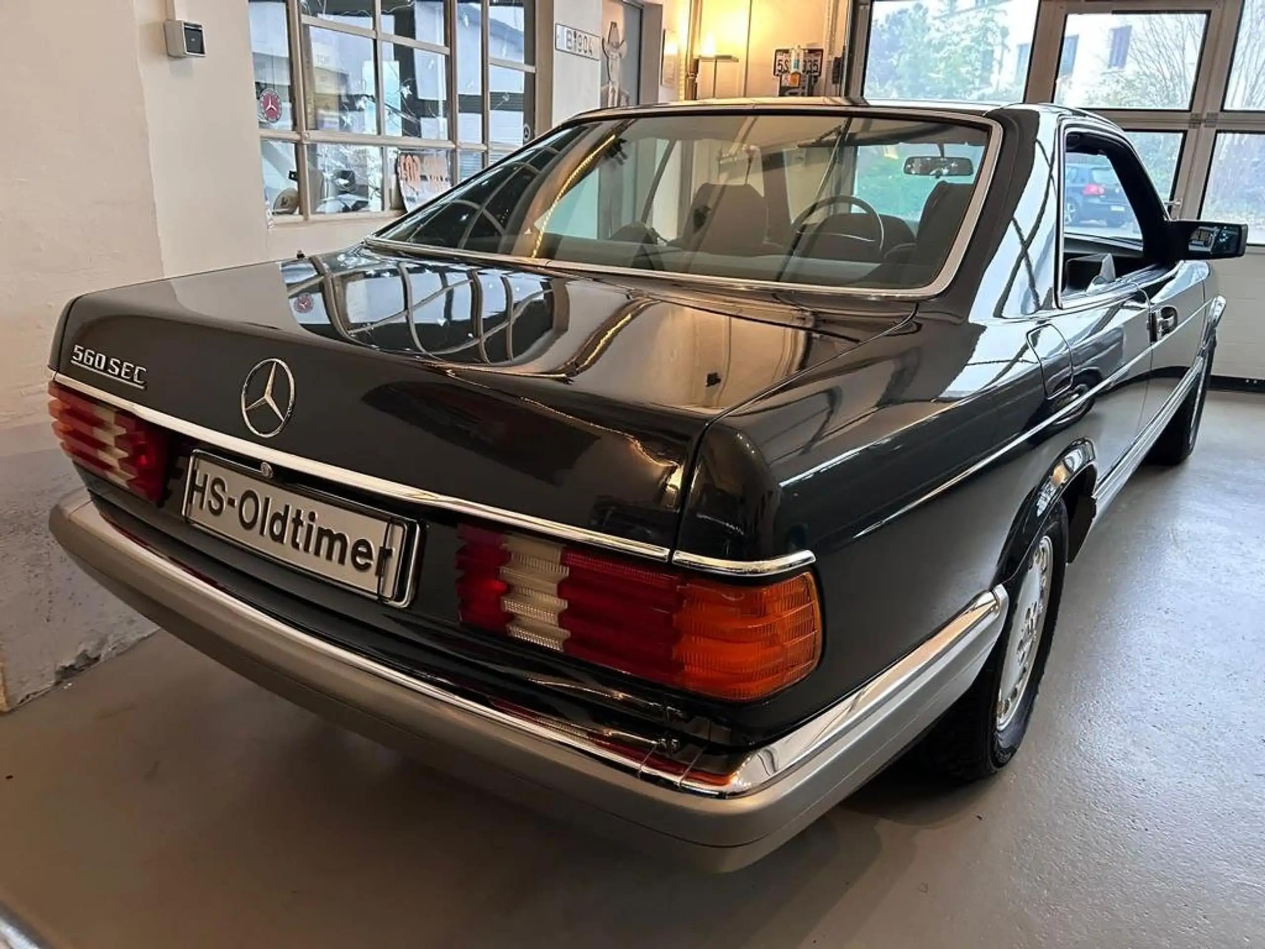 Mercedes-Benz - 560