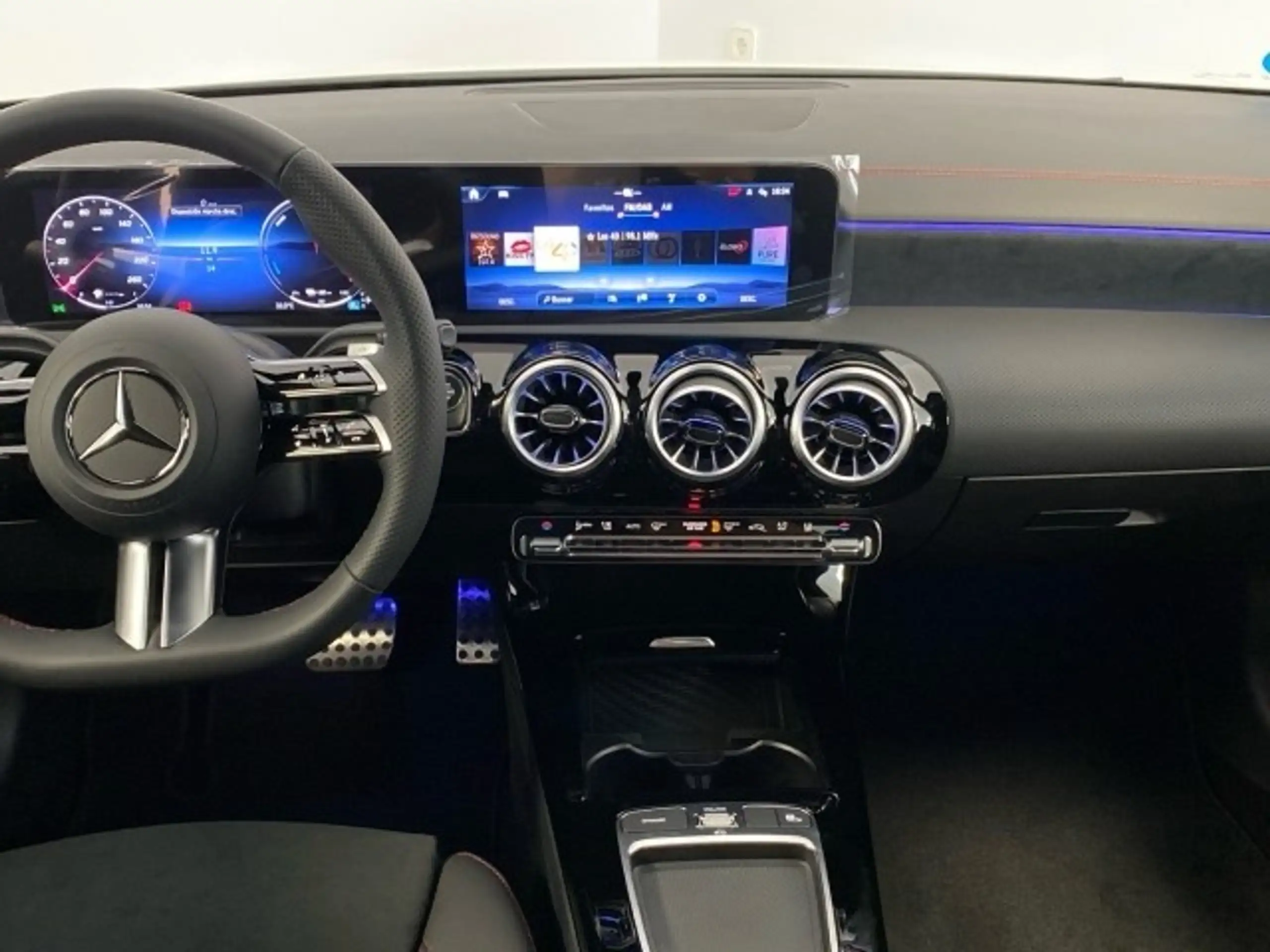 Mercedes-Benz - CLA 250