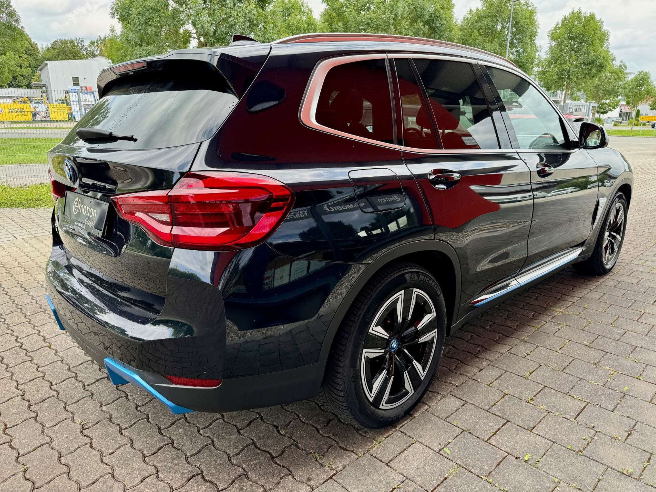 BMW - iX3