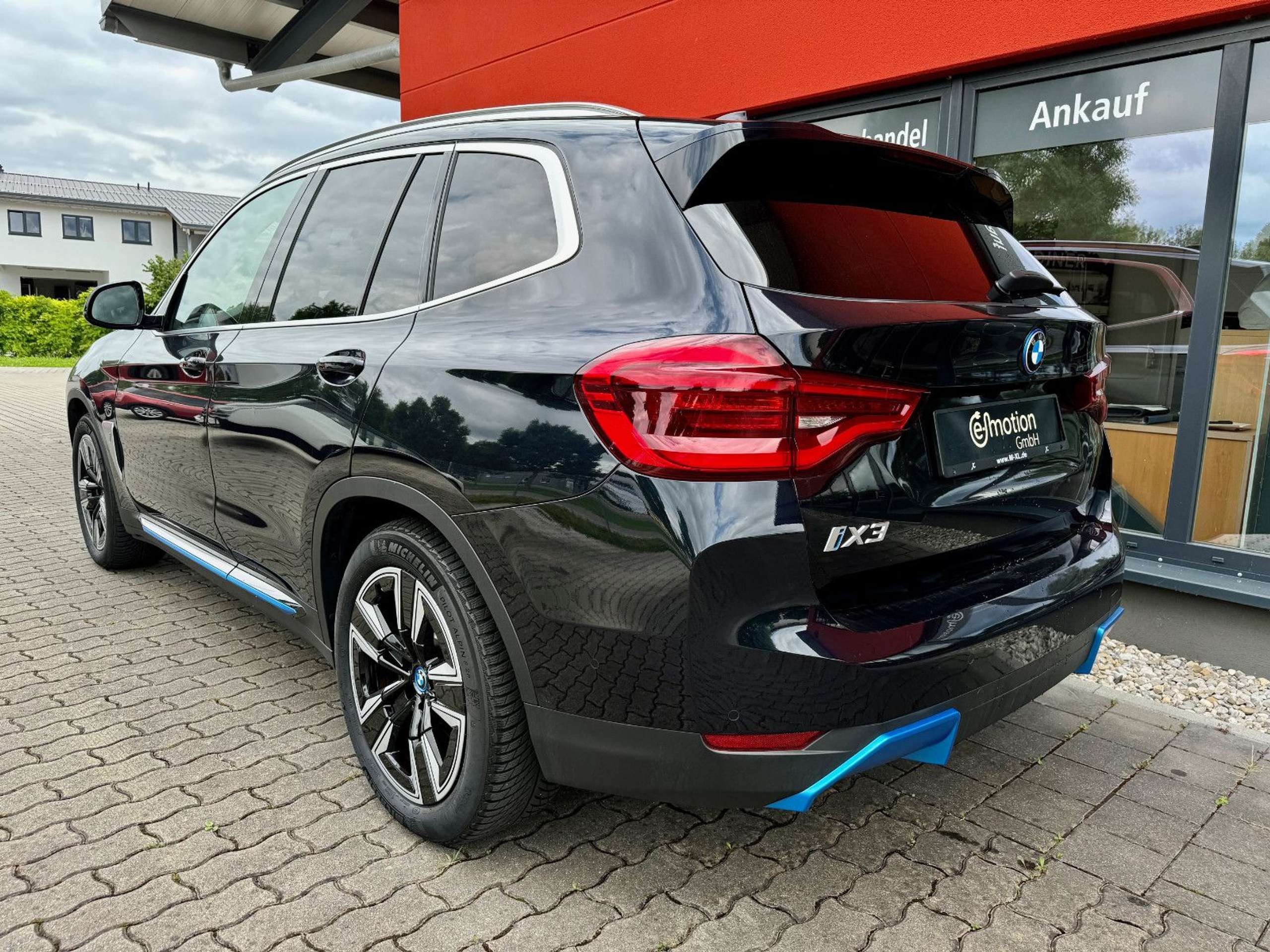 BMW - iX3