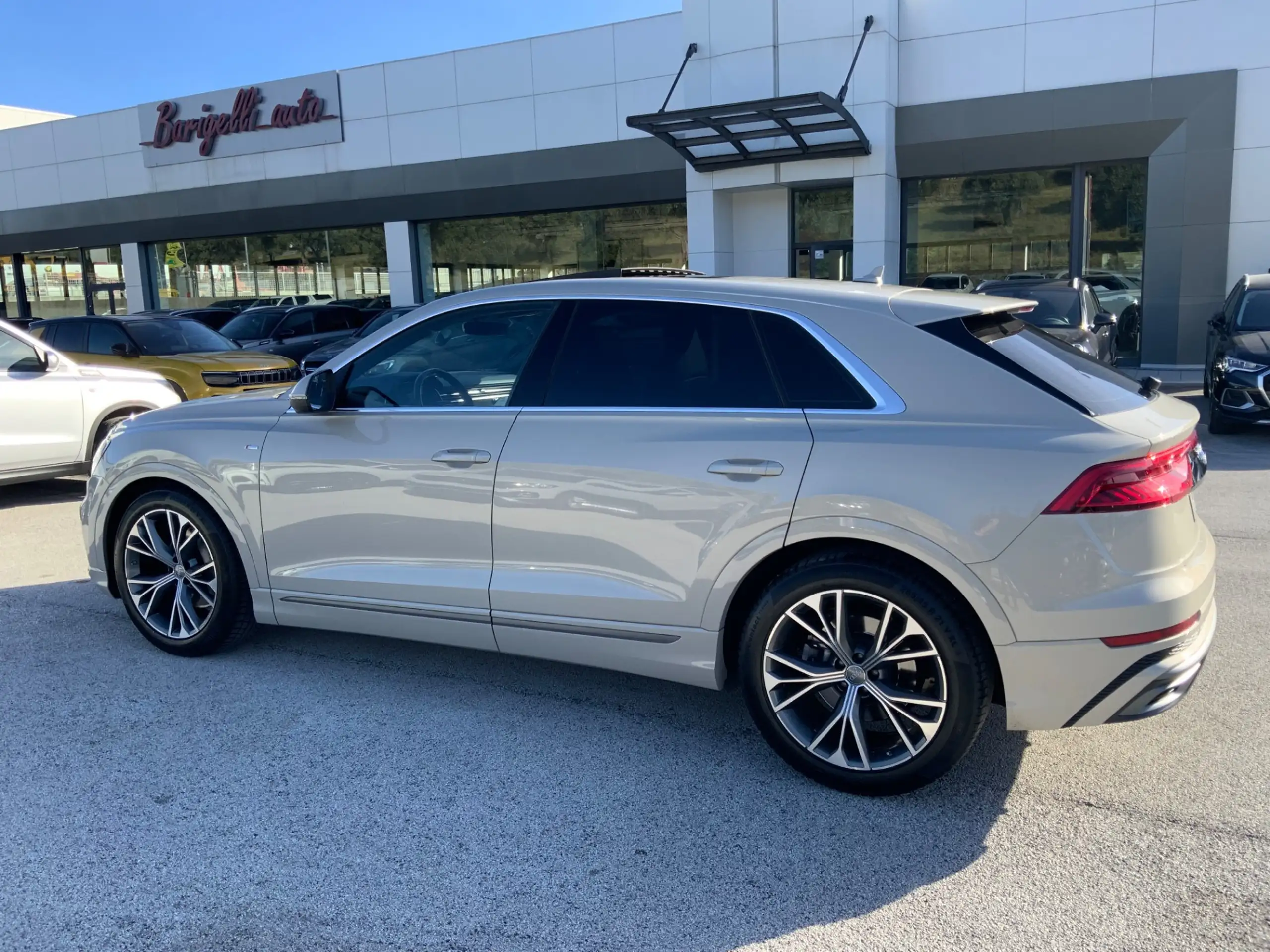 Audi - Q8