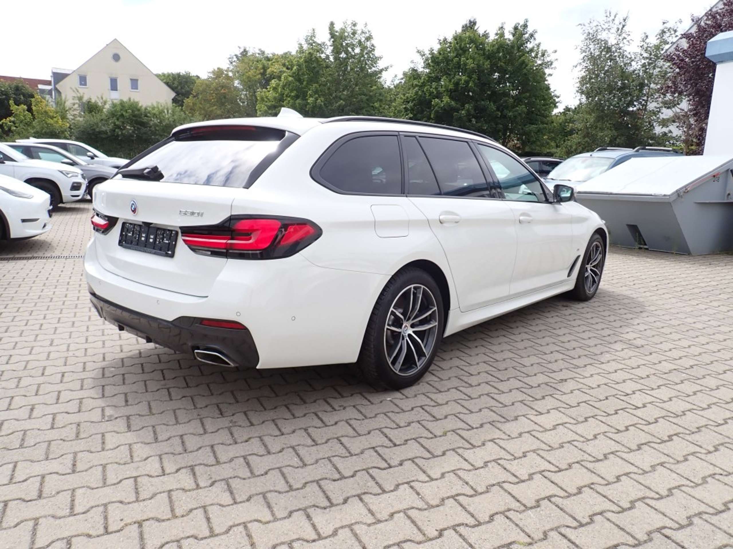 BMW - 530