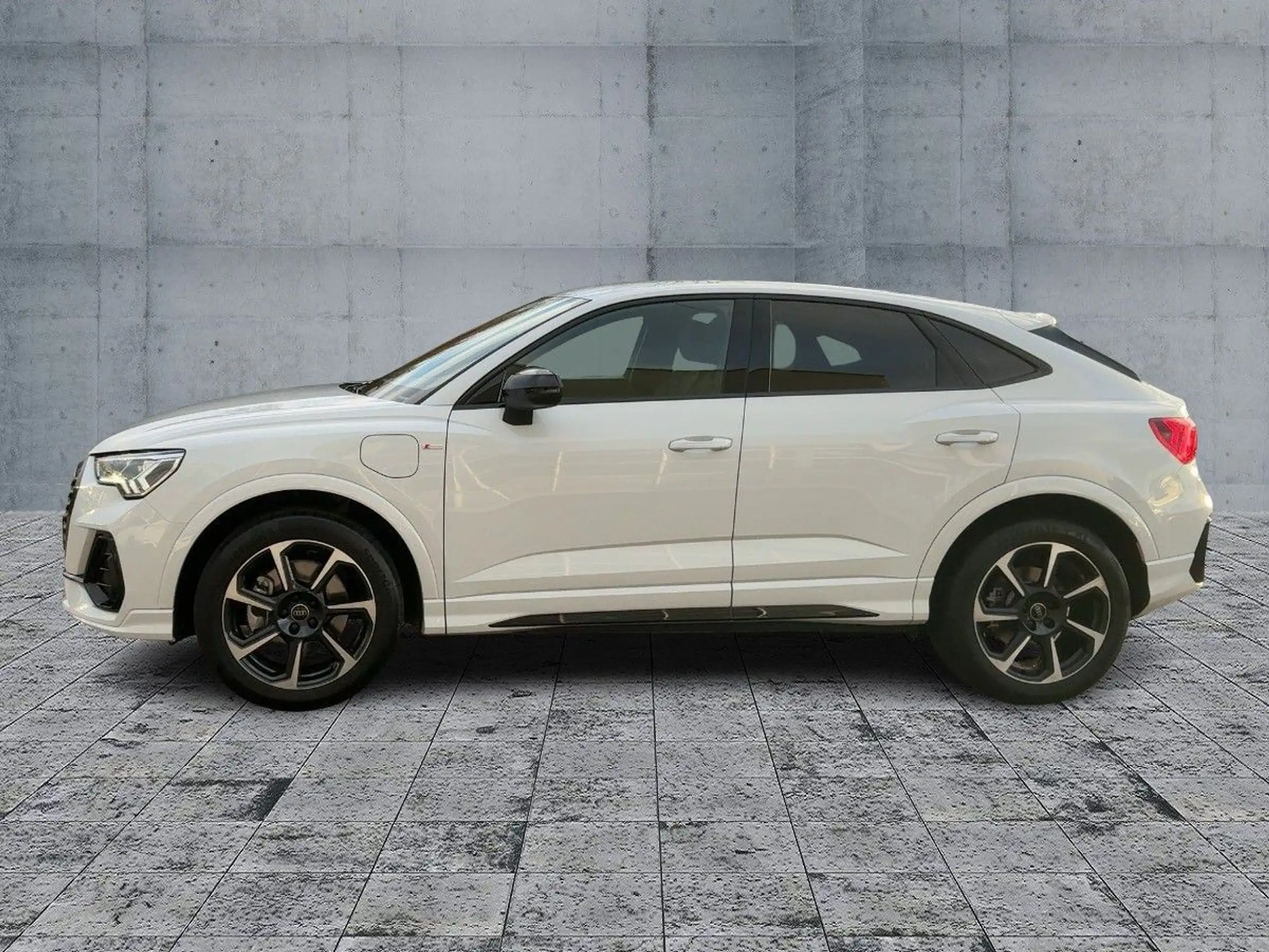 Audi - Q3