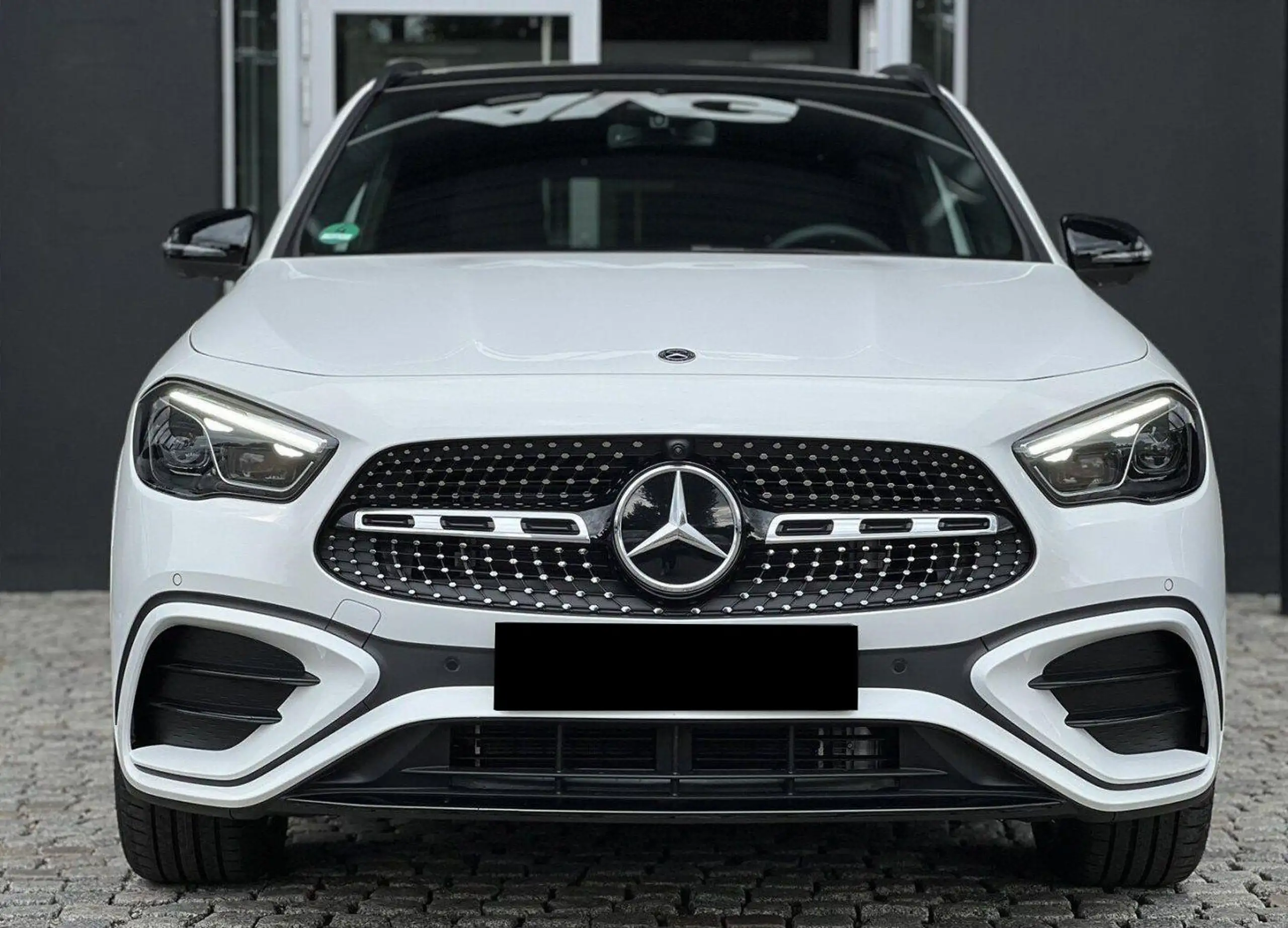 Mercedes-Benz - CLA 200