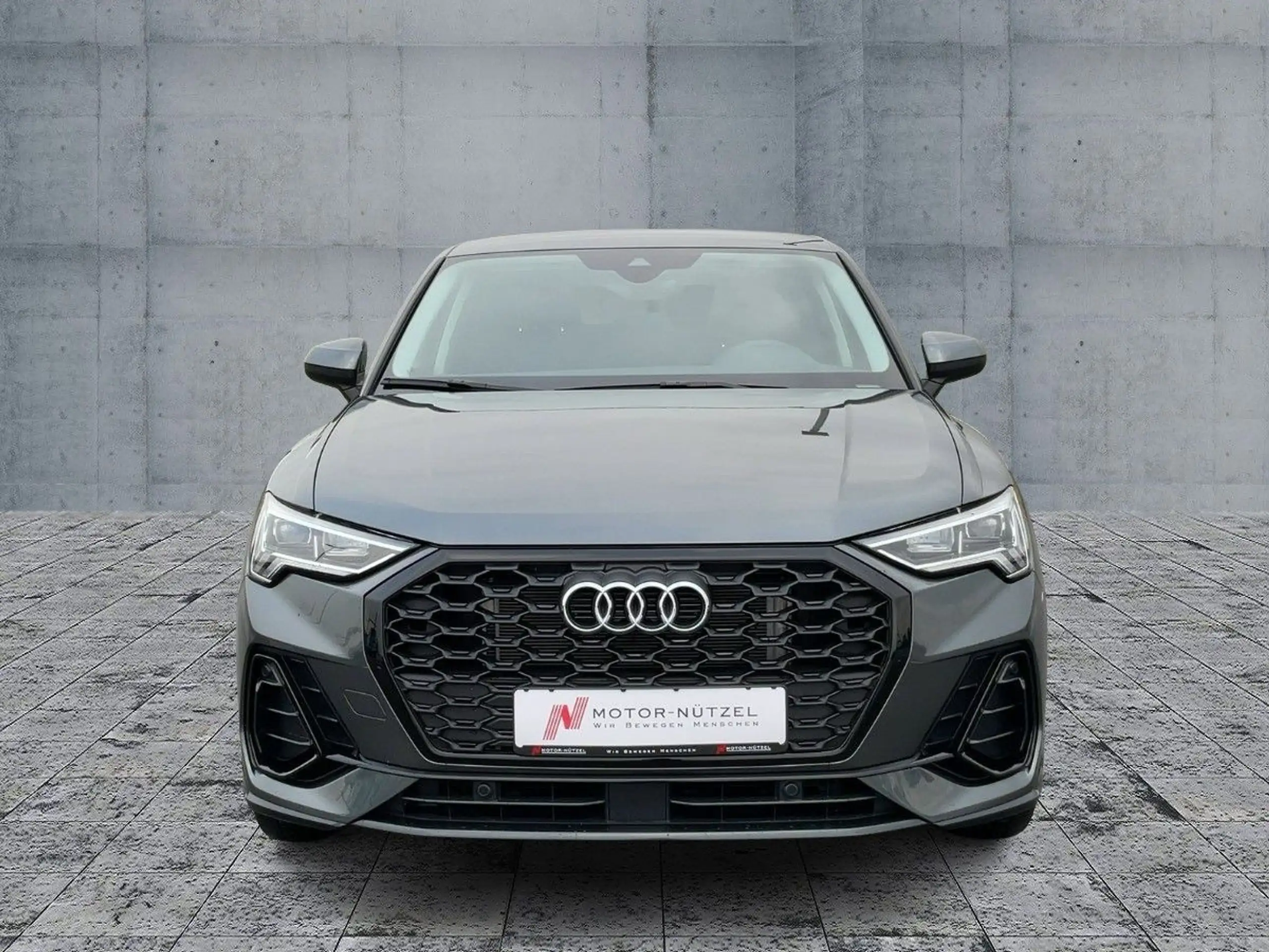 Audi - Q3