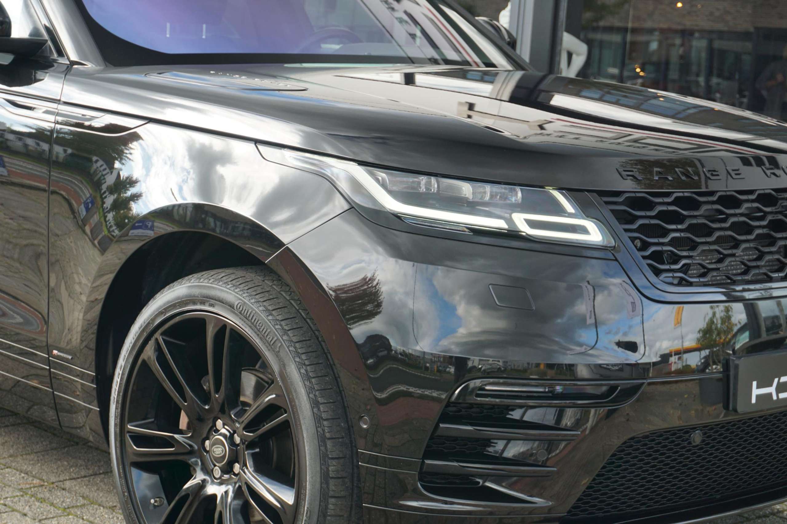 Land Rover - Range Rover Velar