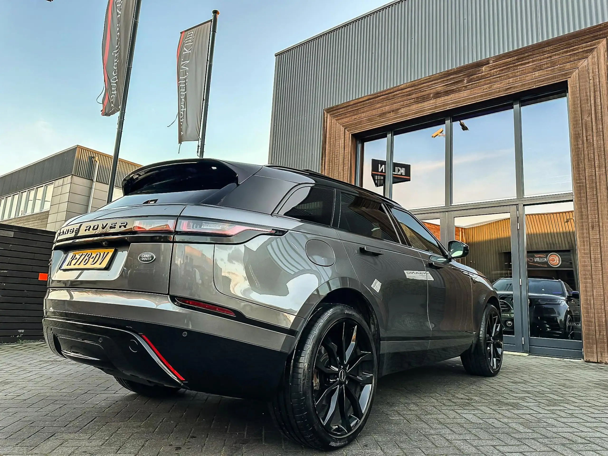 Land Rover - Range Rover Velar