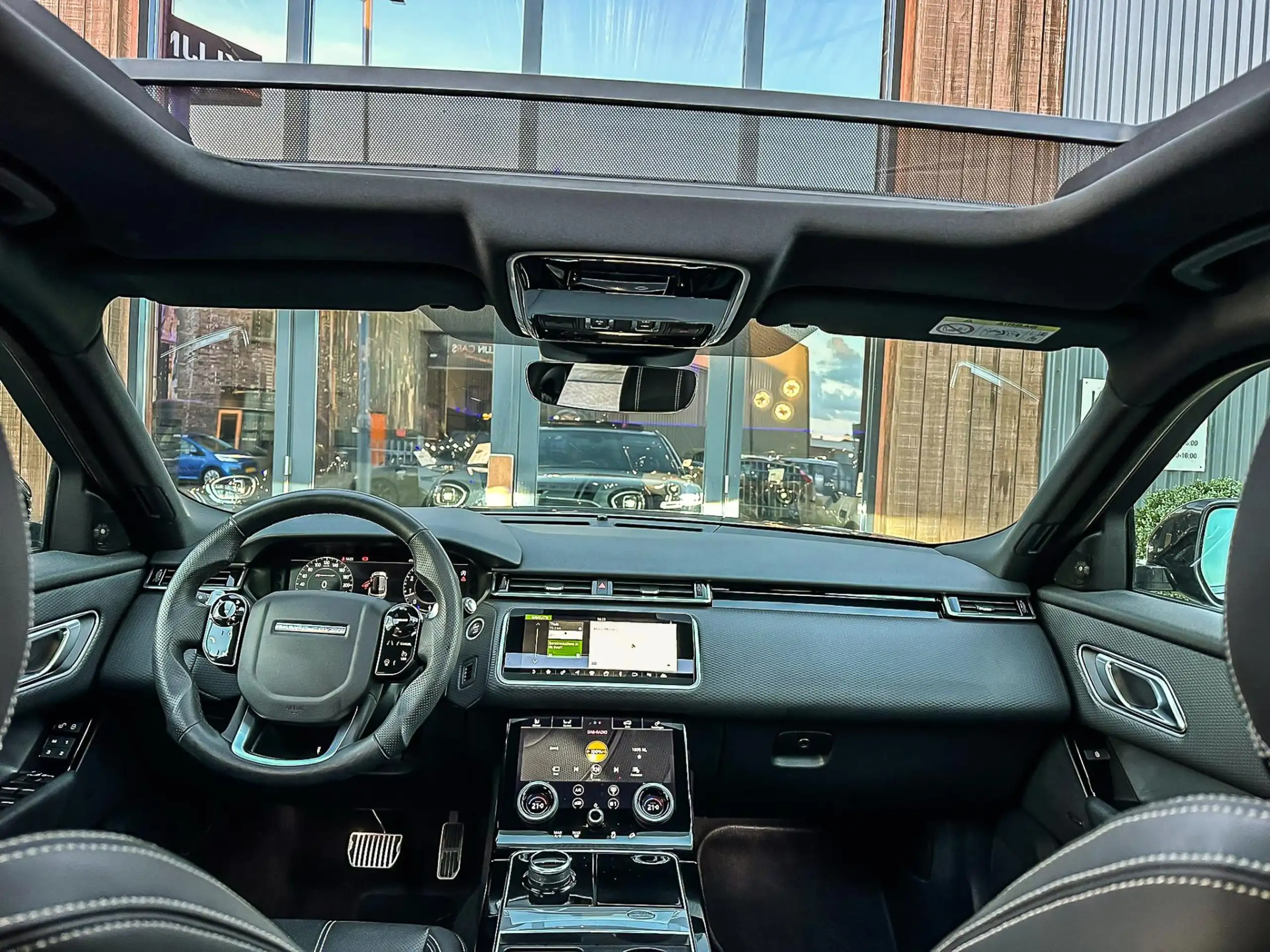 Land Rover - Range Rover Velar