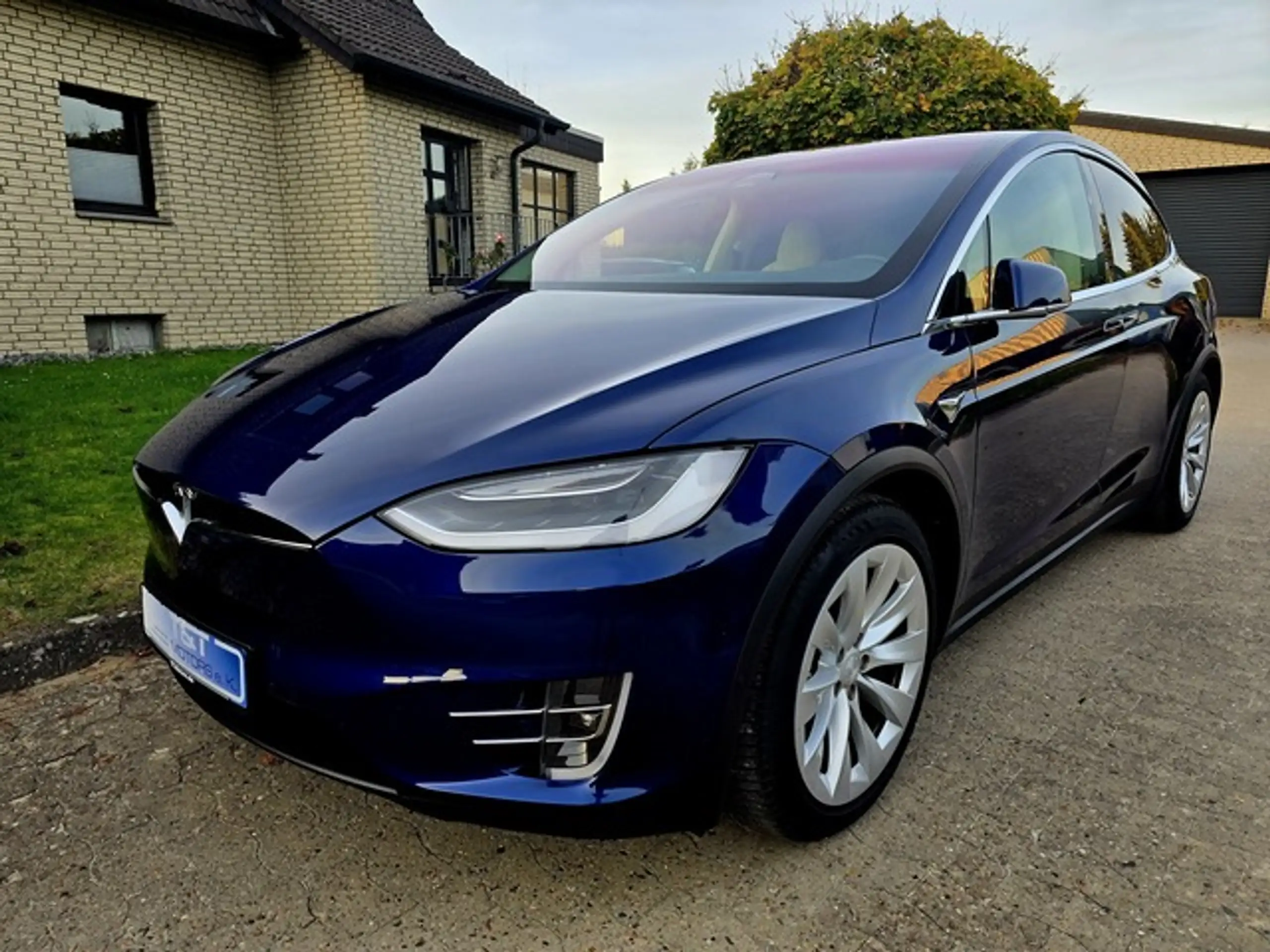 Tesla - Model X