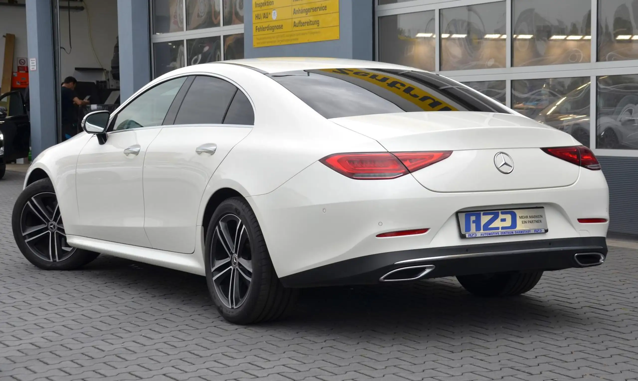 Mercedes-Benz - CLS 220