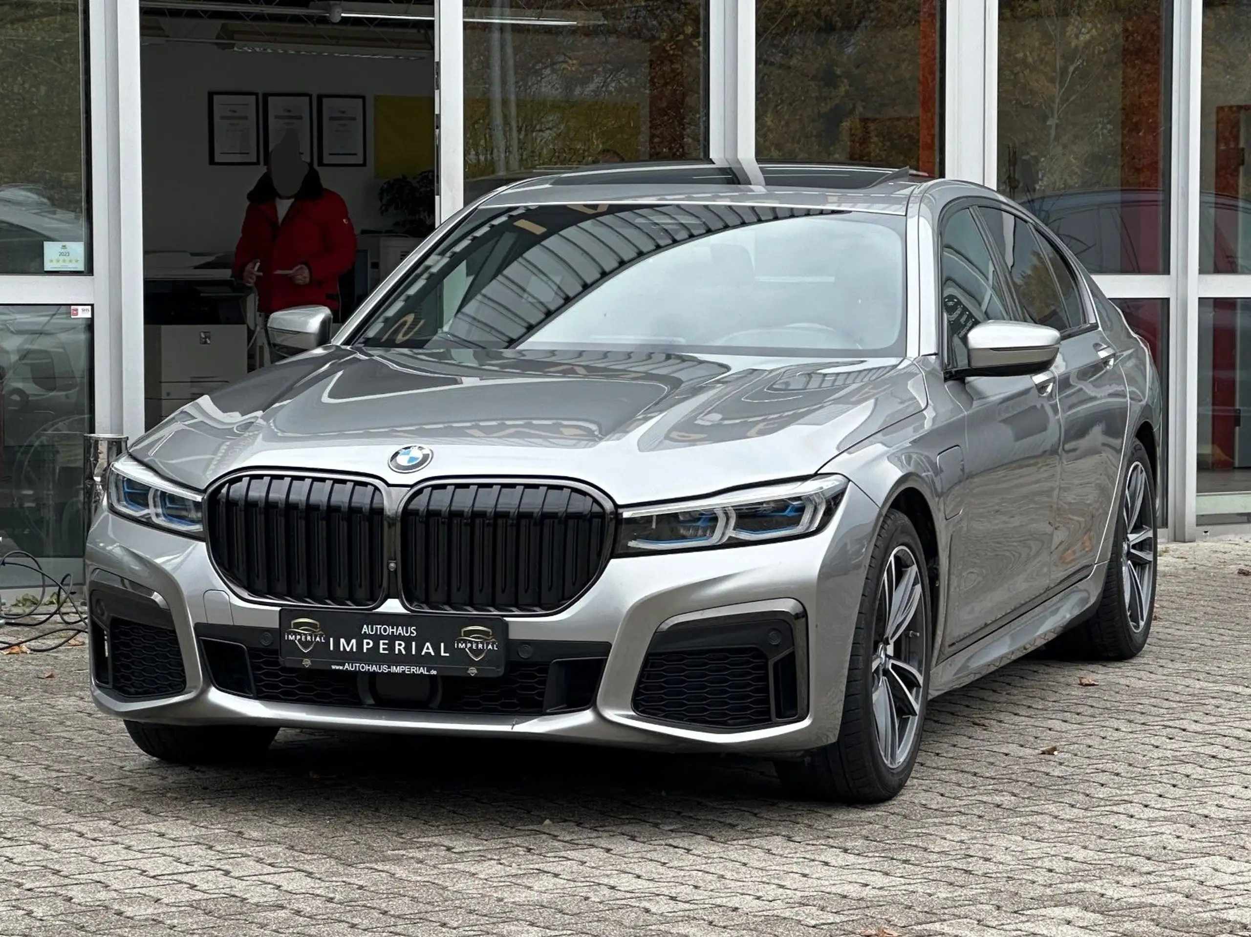 BMW - 745