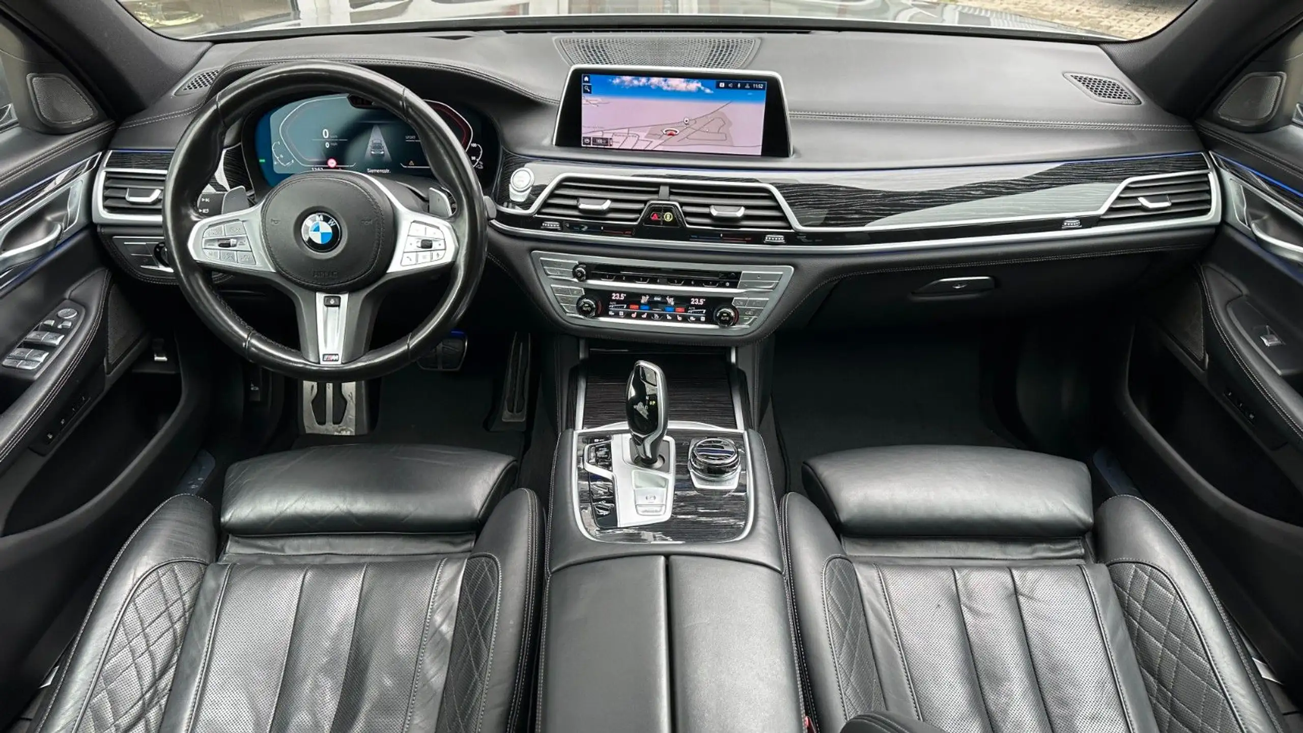 BMW - 745