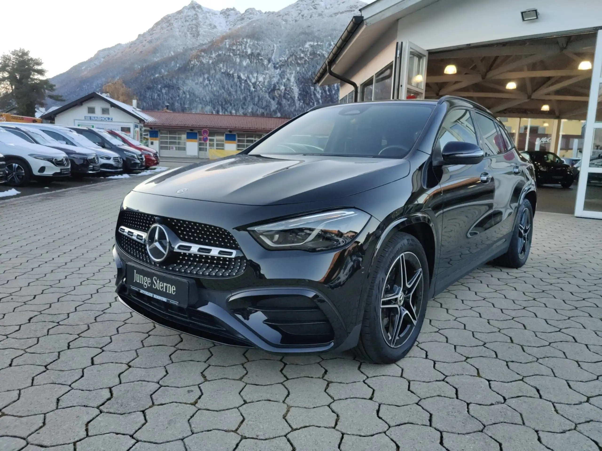 Mercedes-Benz - GLA 220