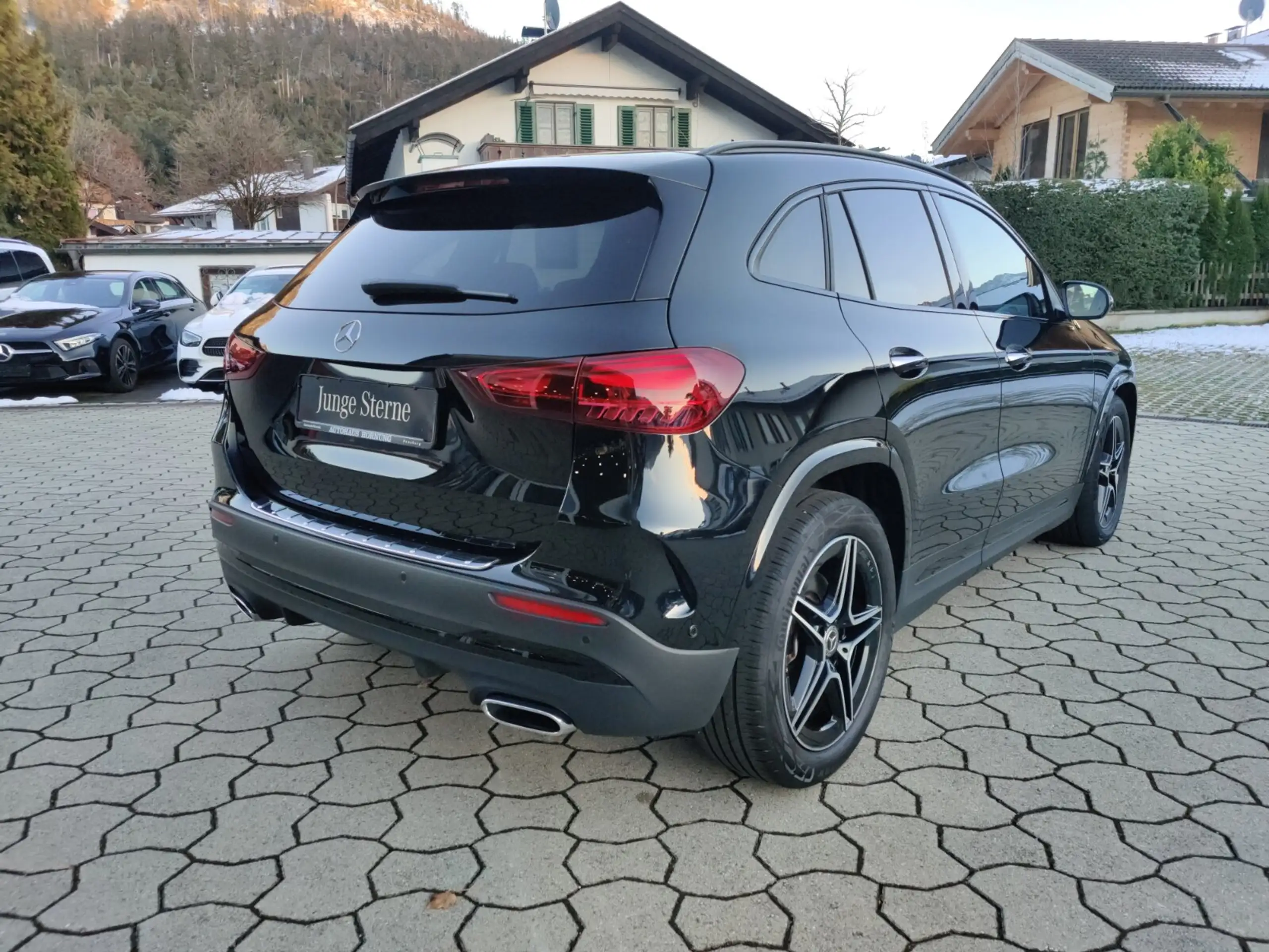 Mercedes-Benz - GLA 220