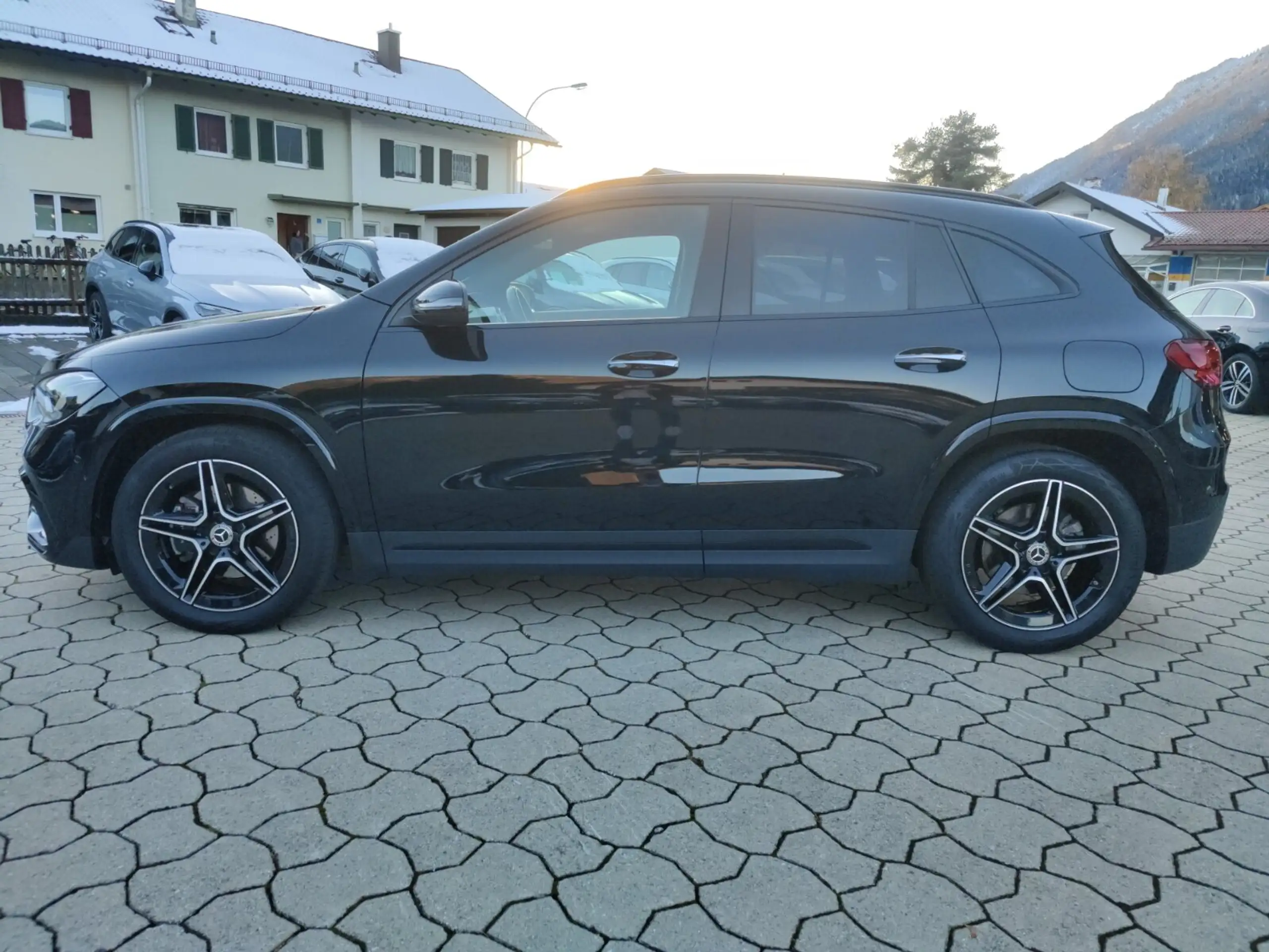 Mercedes-Benz - GLA 220