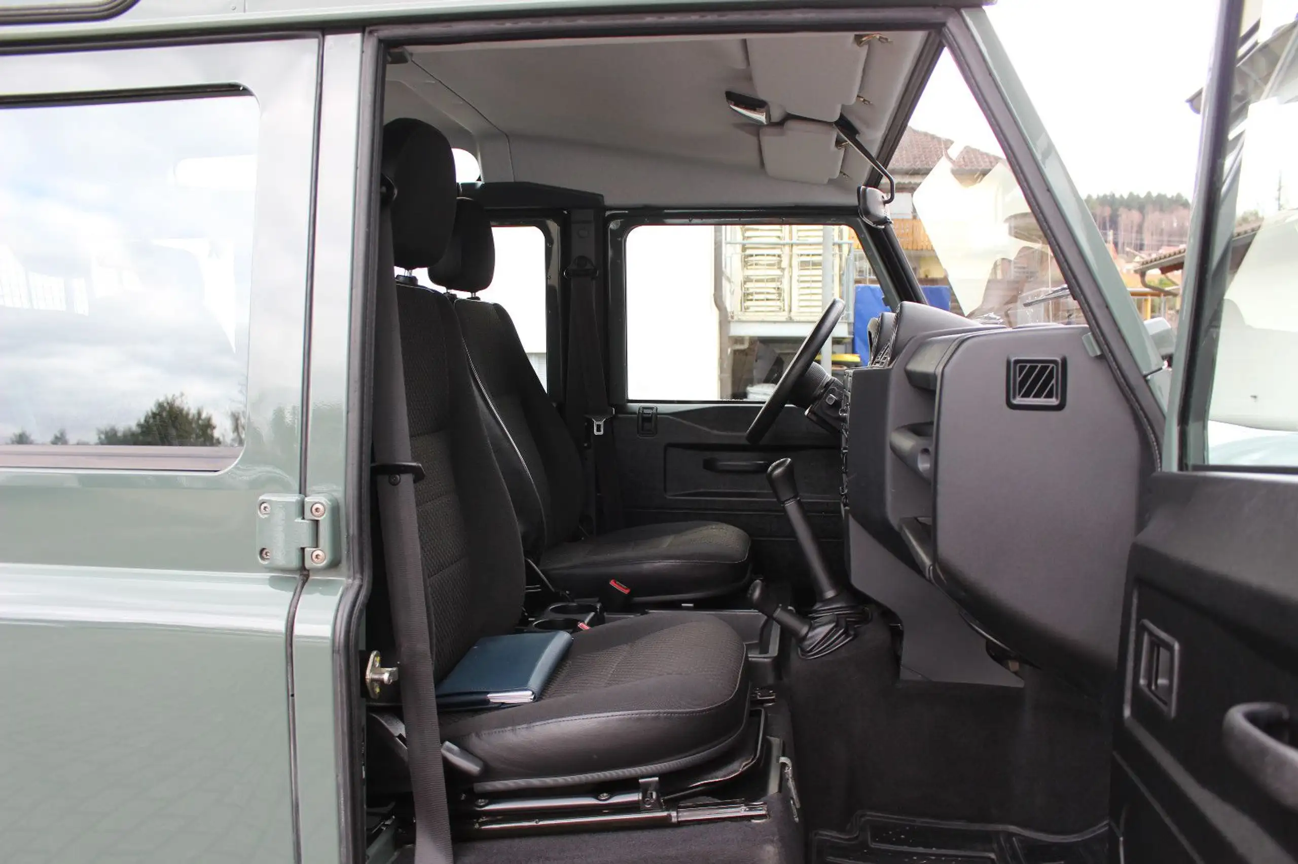 Land Rover - Defender