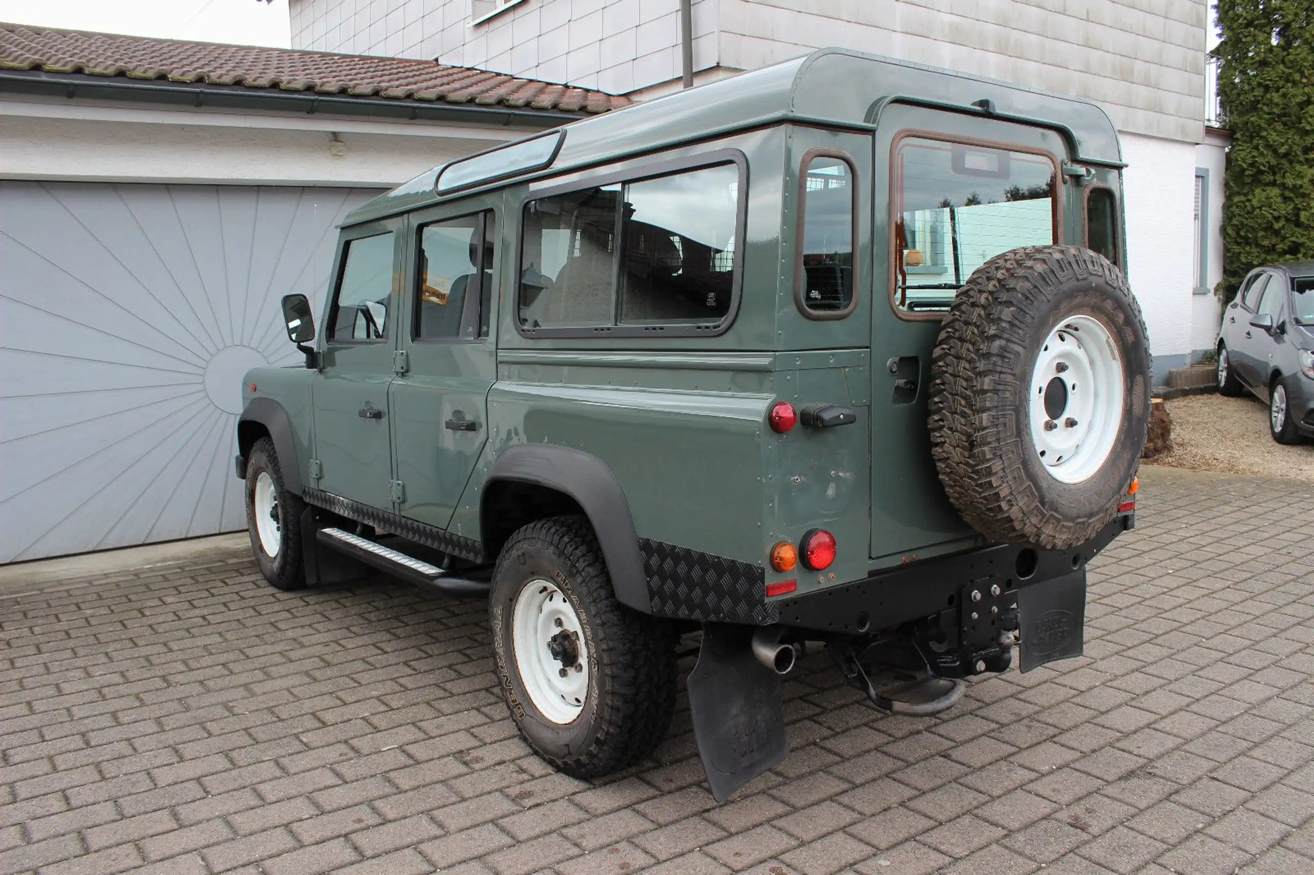 Land Rover - Defender