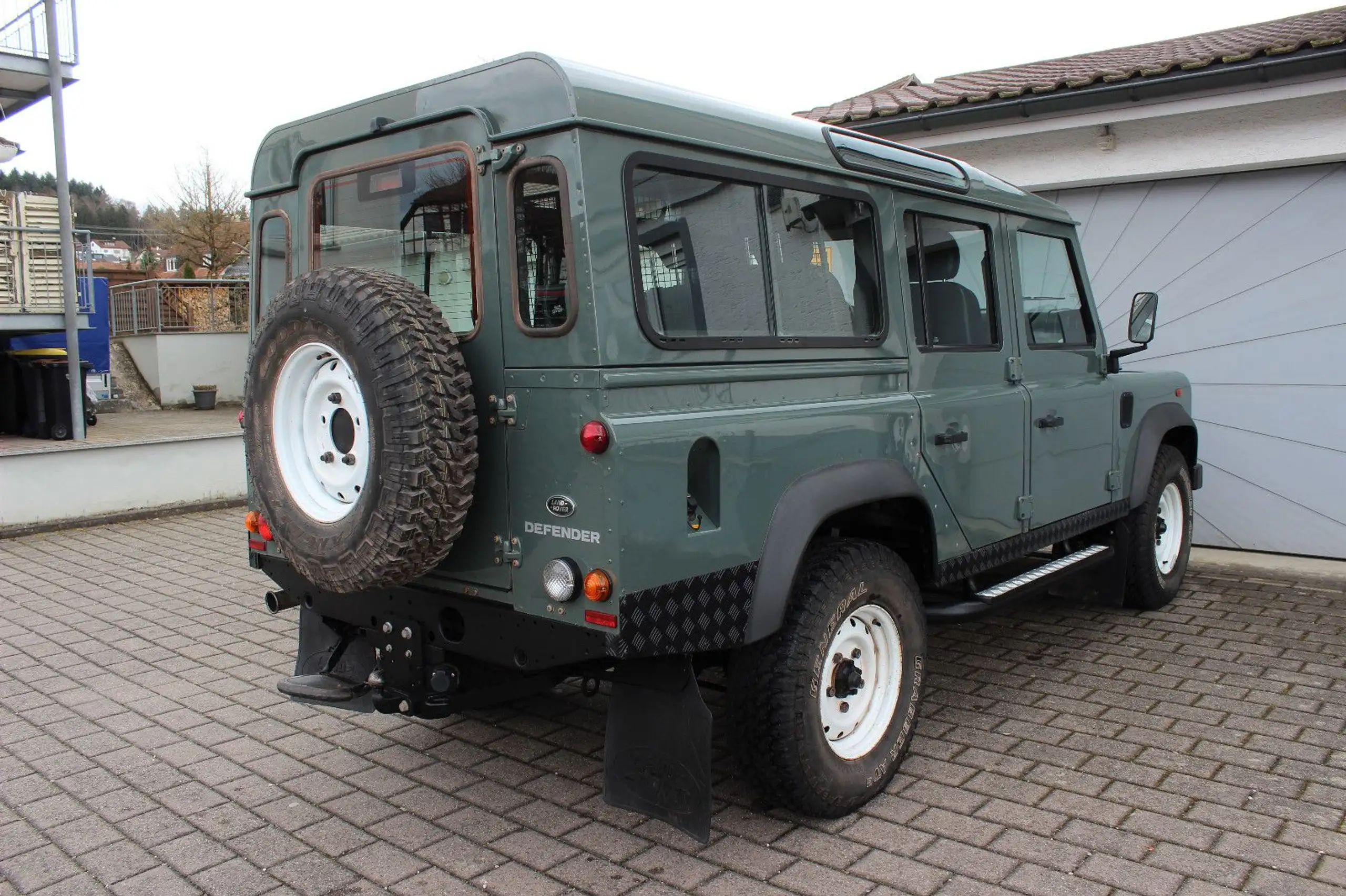 Land Rover - Defender